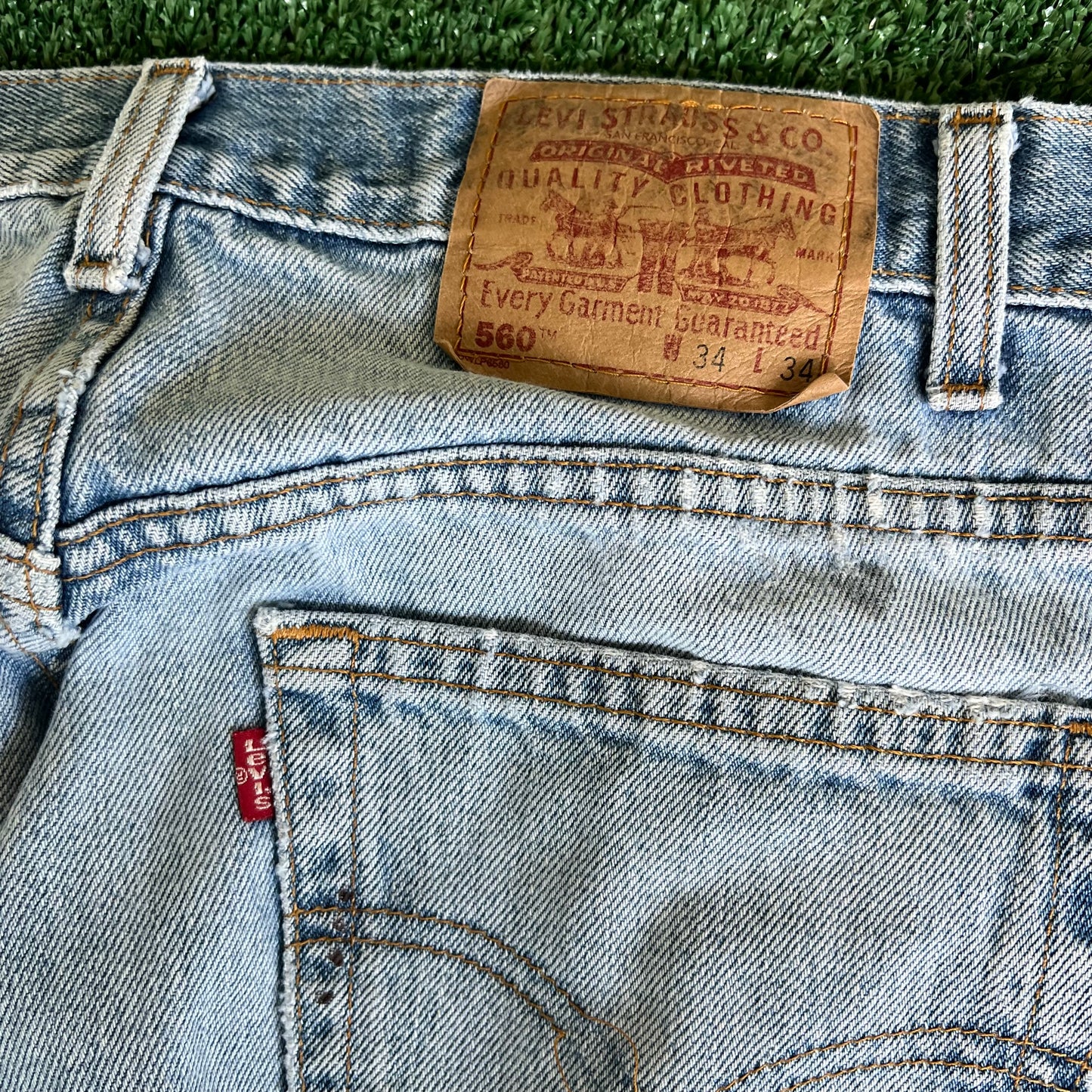90s Levi's 560 Baggy Tapered Distressed Light Wash Blue Jeans - 34x33.5"