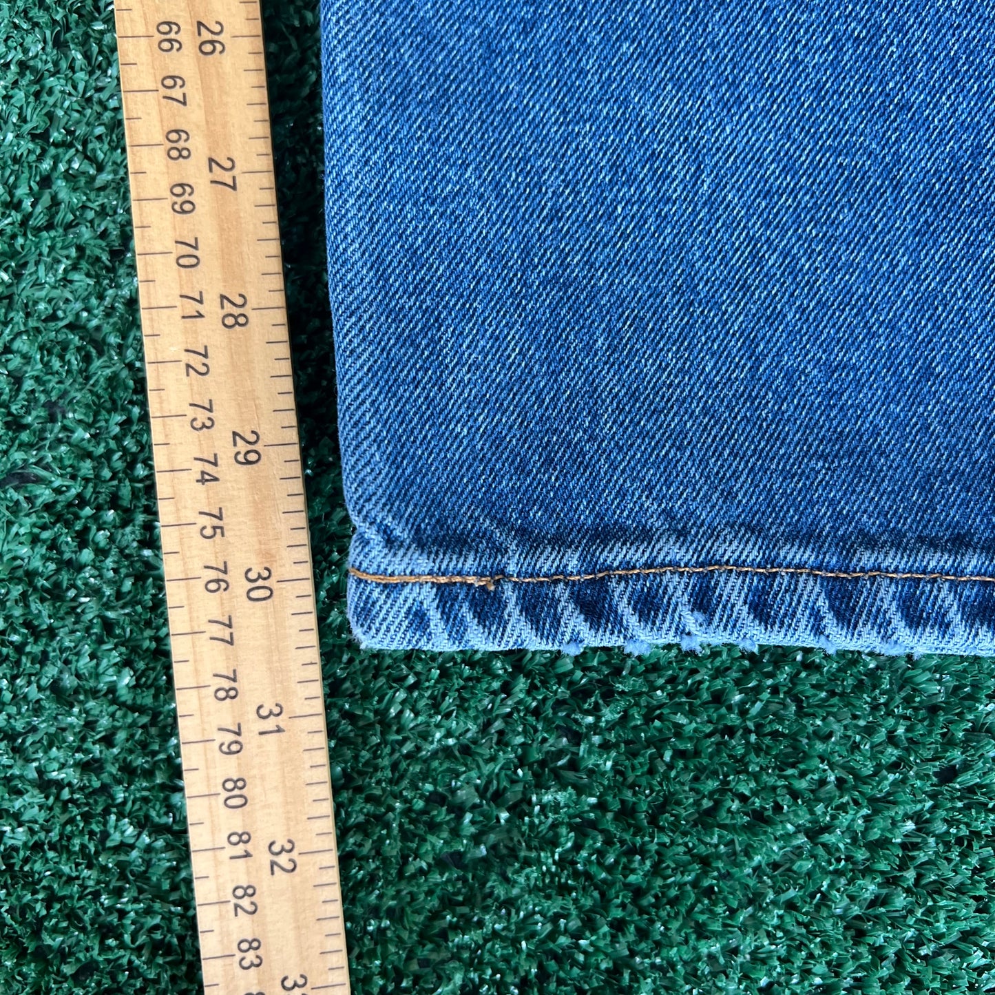90s Levi's 550 Relaxed Taper Blue Jeans - 32x30.5"