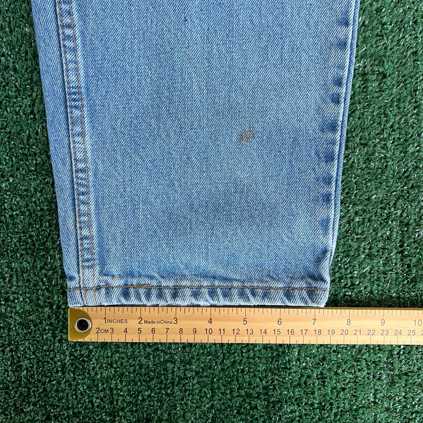 90s Levi's 560 Baggy Tapered Distressed Light Wash Blue Jeans - 34x33.5"