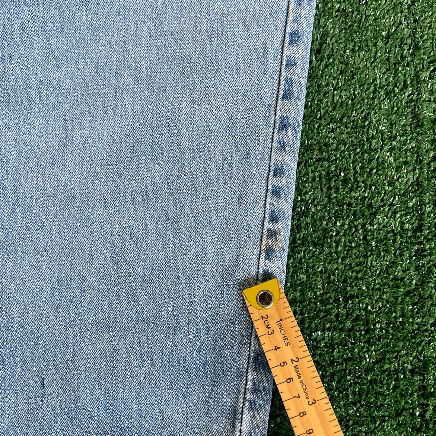 90s Levi's 560 Baggy Tapered Distressed Light Wash Blue Jeans - 34x33.5"