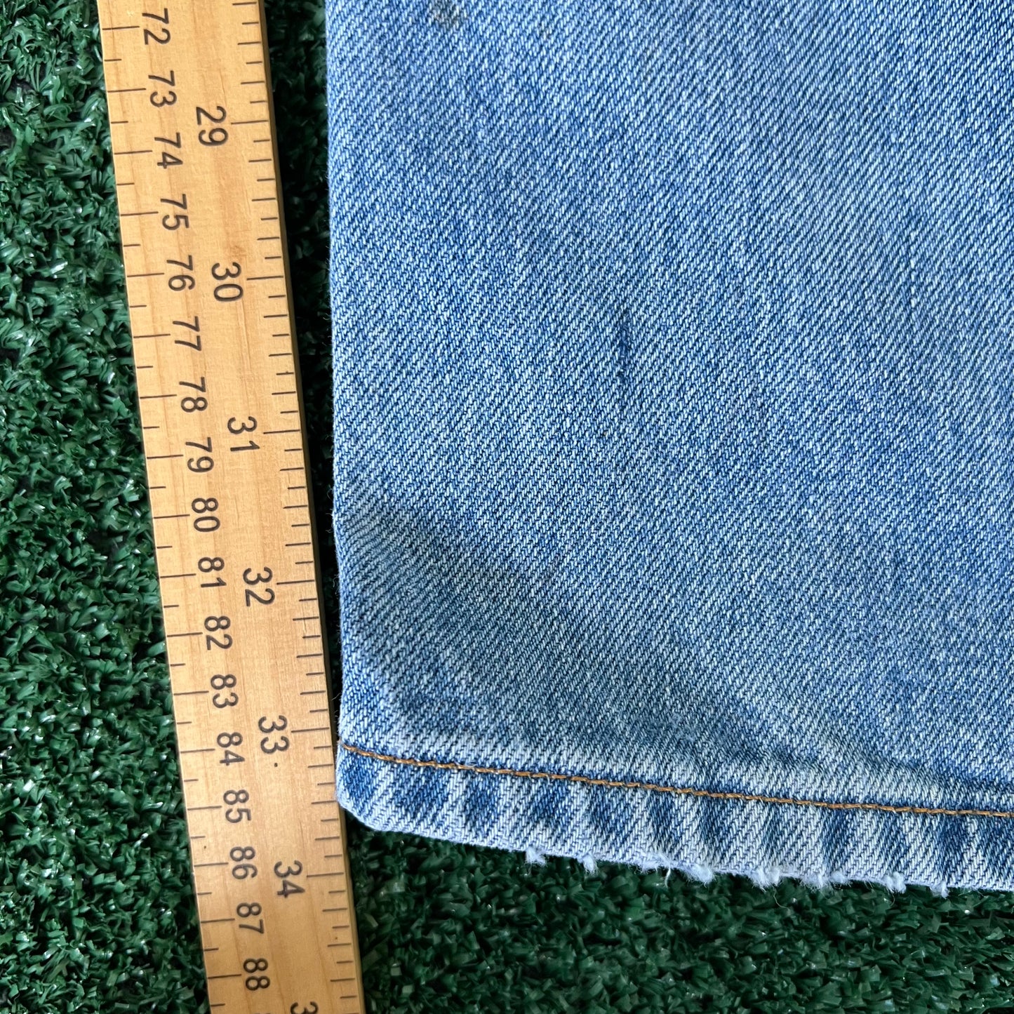 90s Levi's 560 Baggy Tapered Distressed Light Wash Blue Jeans - 34x33.5"