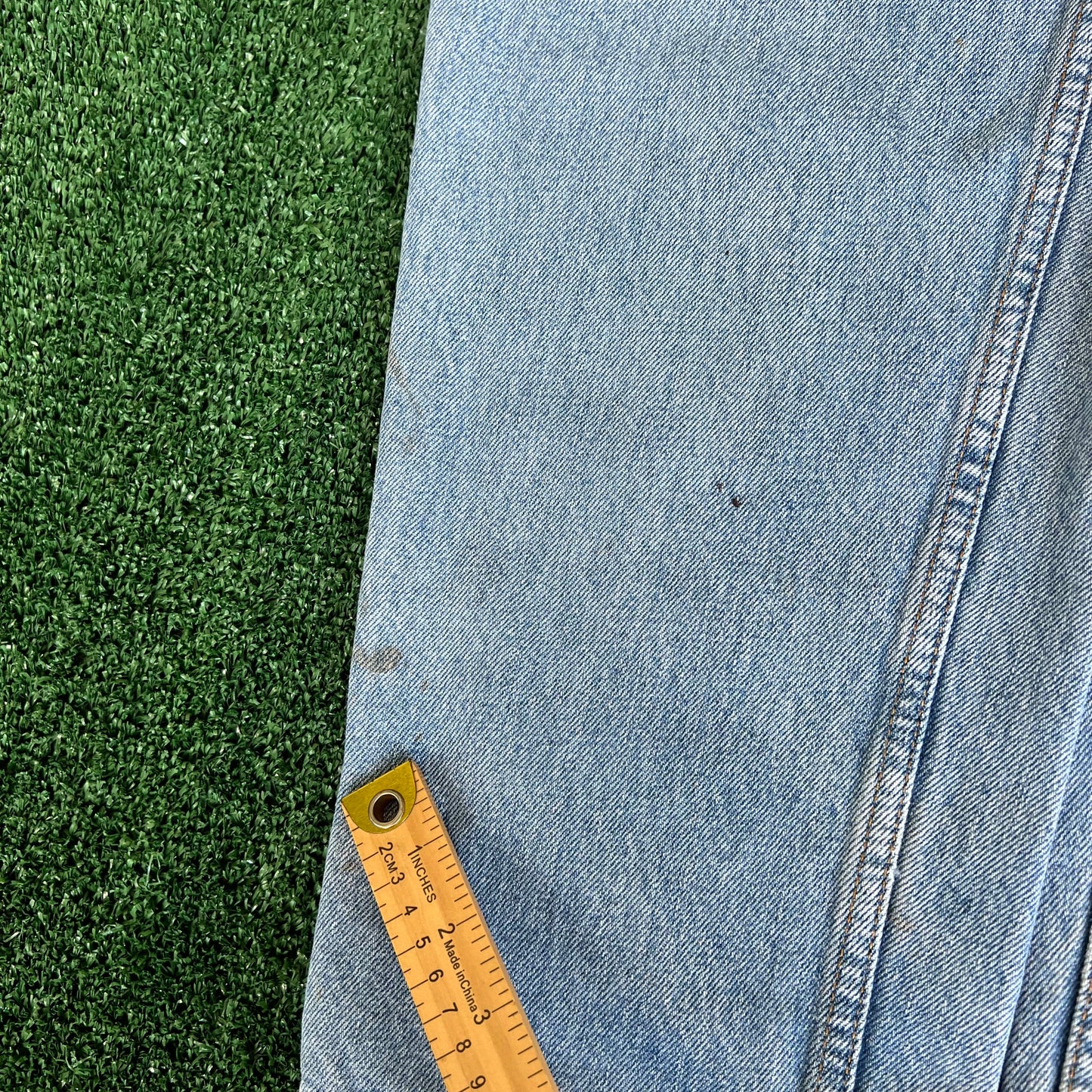 90s Levi's 560 Baggy Tapered Distressed Light Wash Blue Jeans - 34x33.5"