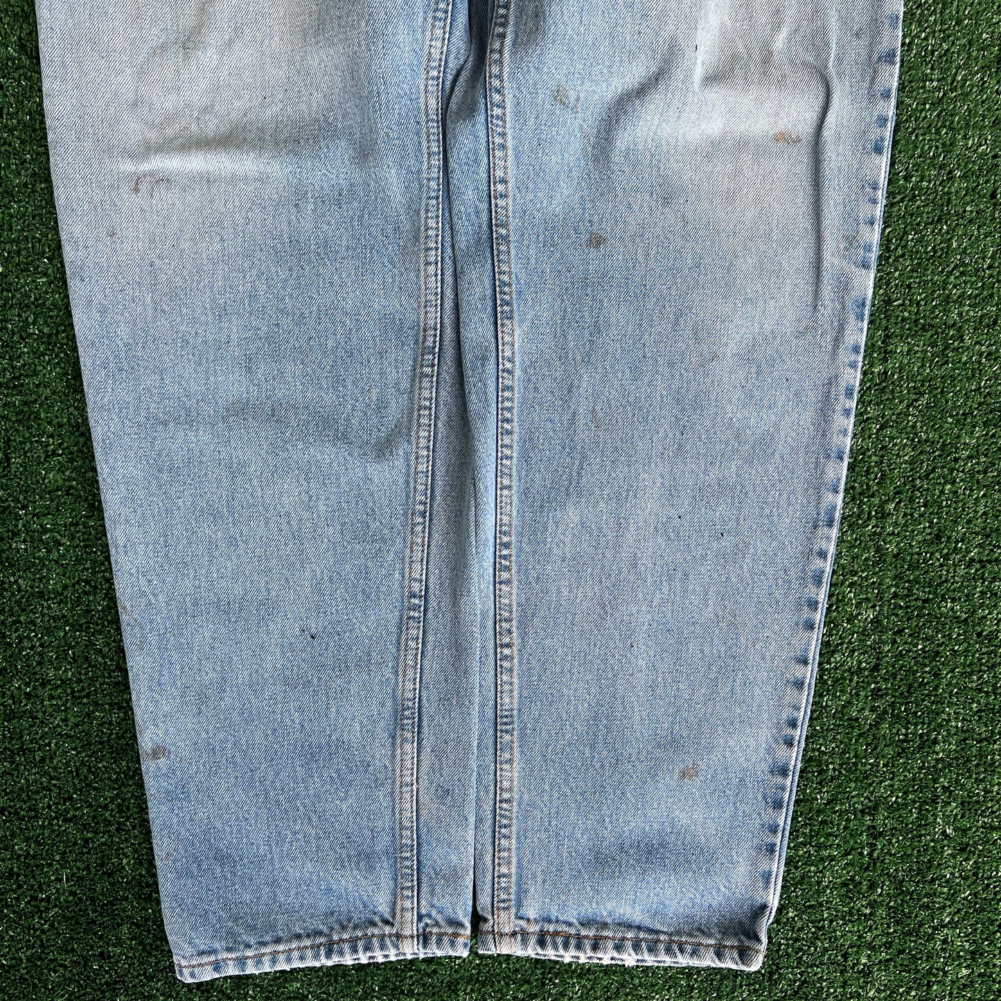 90s Levi's 560 Baggy Tapered Distressed Light Wash Blue Jeans - 34x33.5"