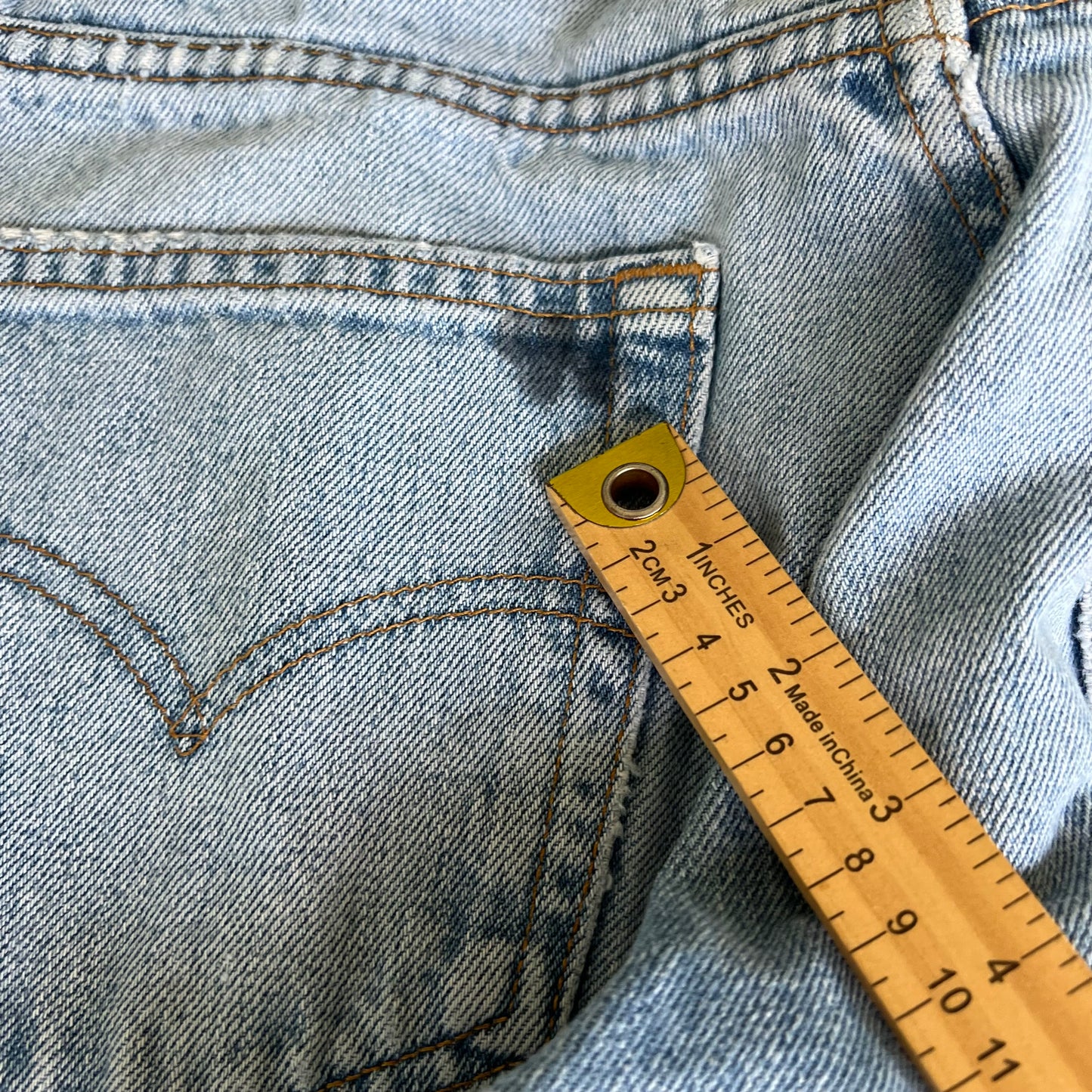 90s Levi's 560 Baggy Tapered Distressed Light Wash Blue Jeans - 34x33.5"