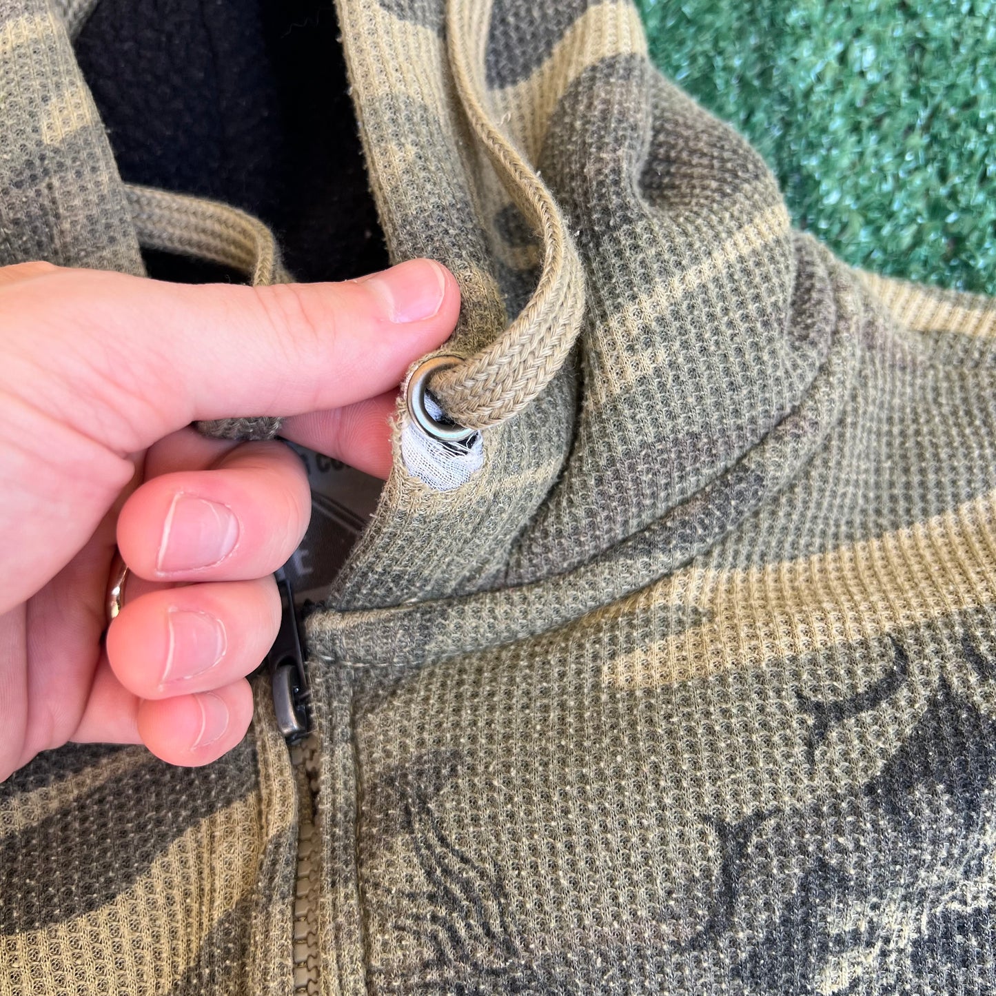 VTG Y2K Men's Woodland Camouflage Tribal Sherpa Zip Up Distressed Hoodie - Small