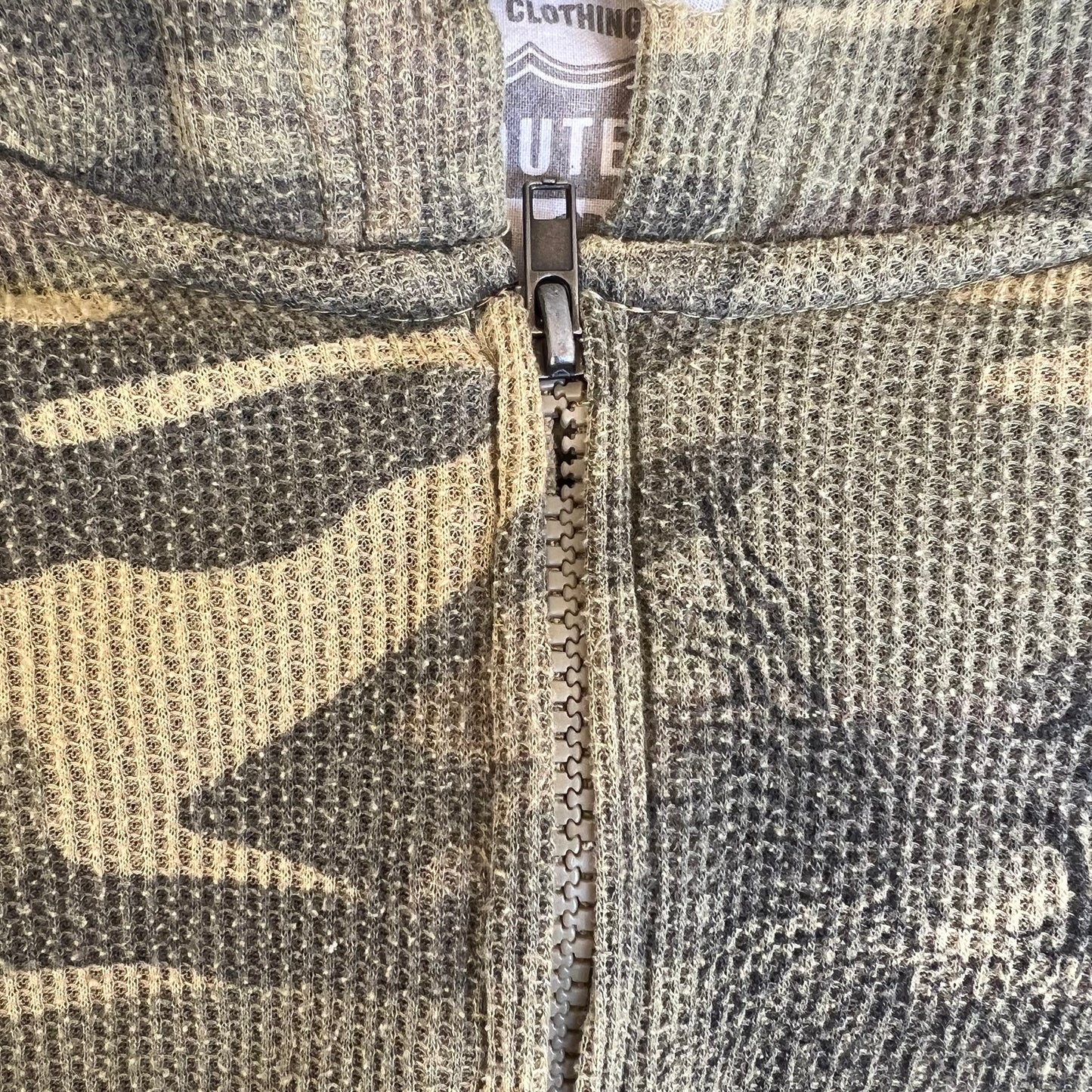 VTG Y2K Men's Woodland Camouflage Tribal Sherpa Zip Up Distressed Hoodie - Small