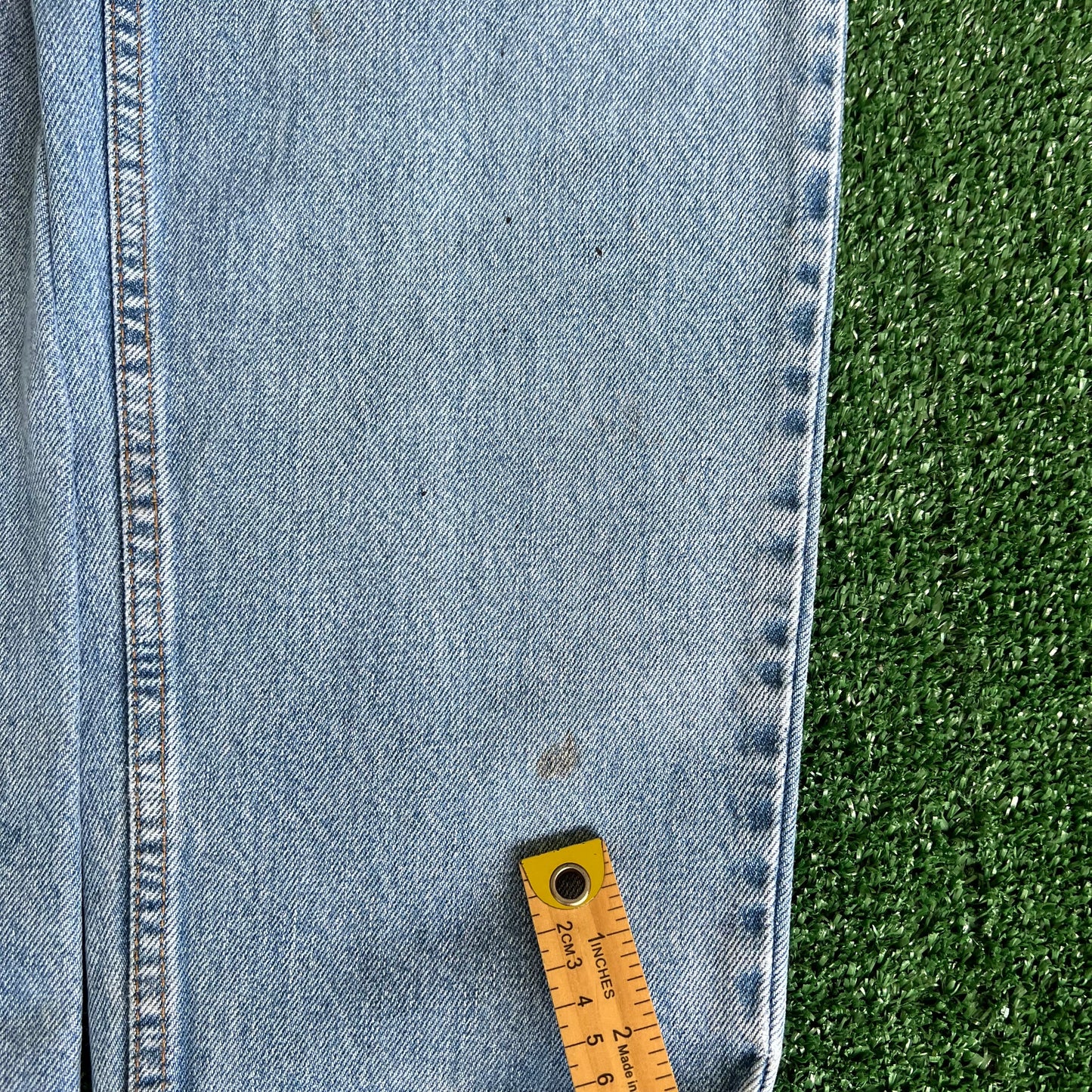90s Levi's 560 Baggy Tapered Distressed Light Wash Blue Jeans - 34x33.5"