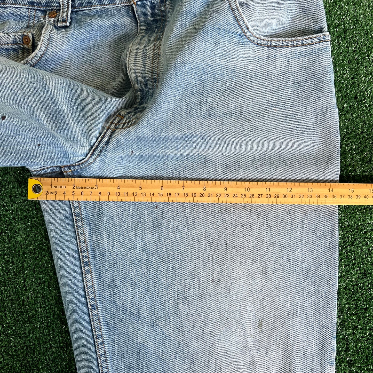 90s Levi's 560 Baggy Tapered Distressed Light Wash Blue Jeans - 34x33.5"