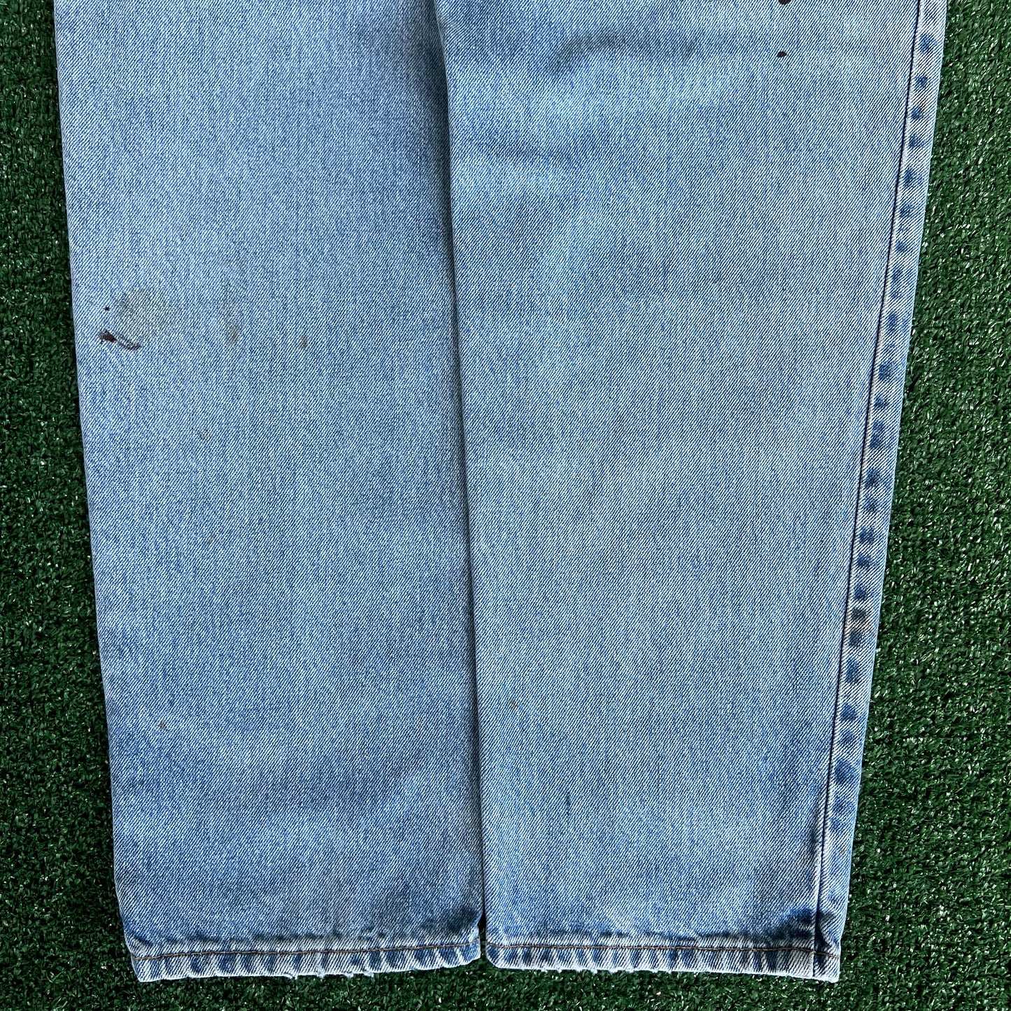 90s Levi's 560 Baggy Tapered Distressed Light Wash Blue Jeans - 34x33.5"
