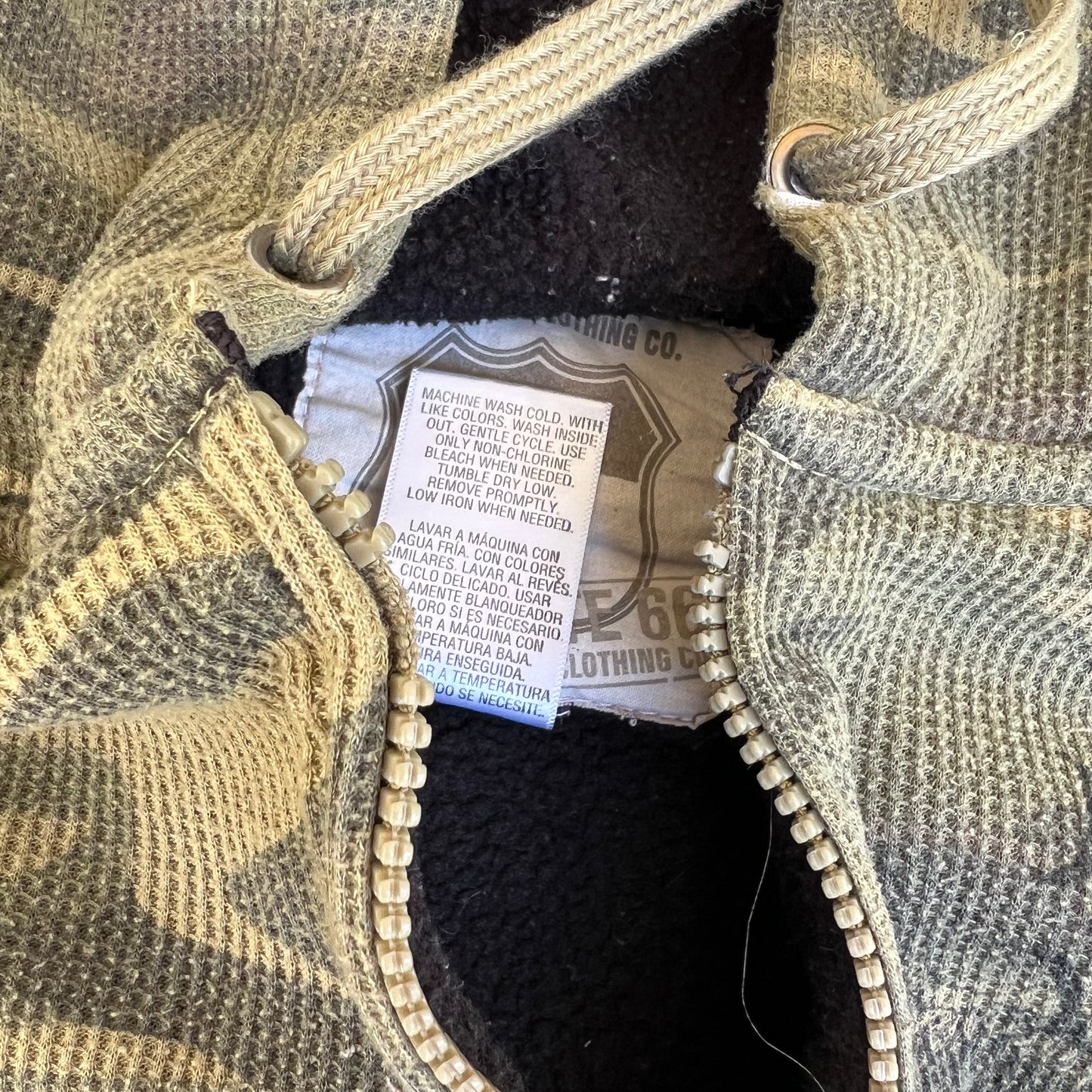 VTG Y2K Men's Woodland Camouflage Tribal Sherpa Zip Up Distressed Hoodie - Small