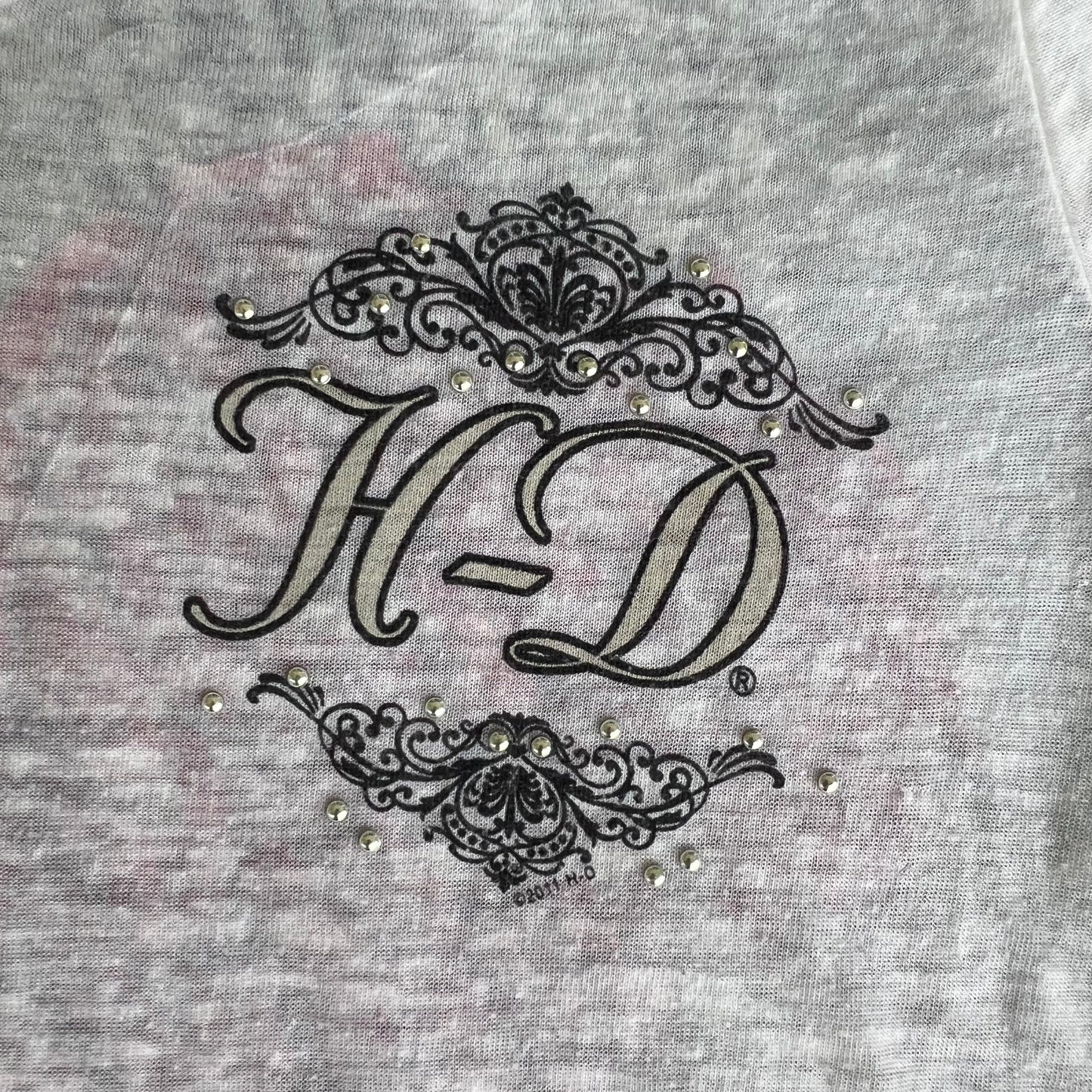 Women's Y2K Harley-Davidson Wings Tribal Thin White Pink Gradient Distressed T-Shirt - Small