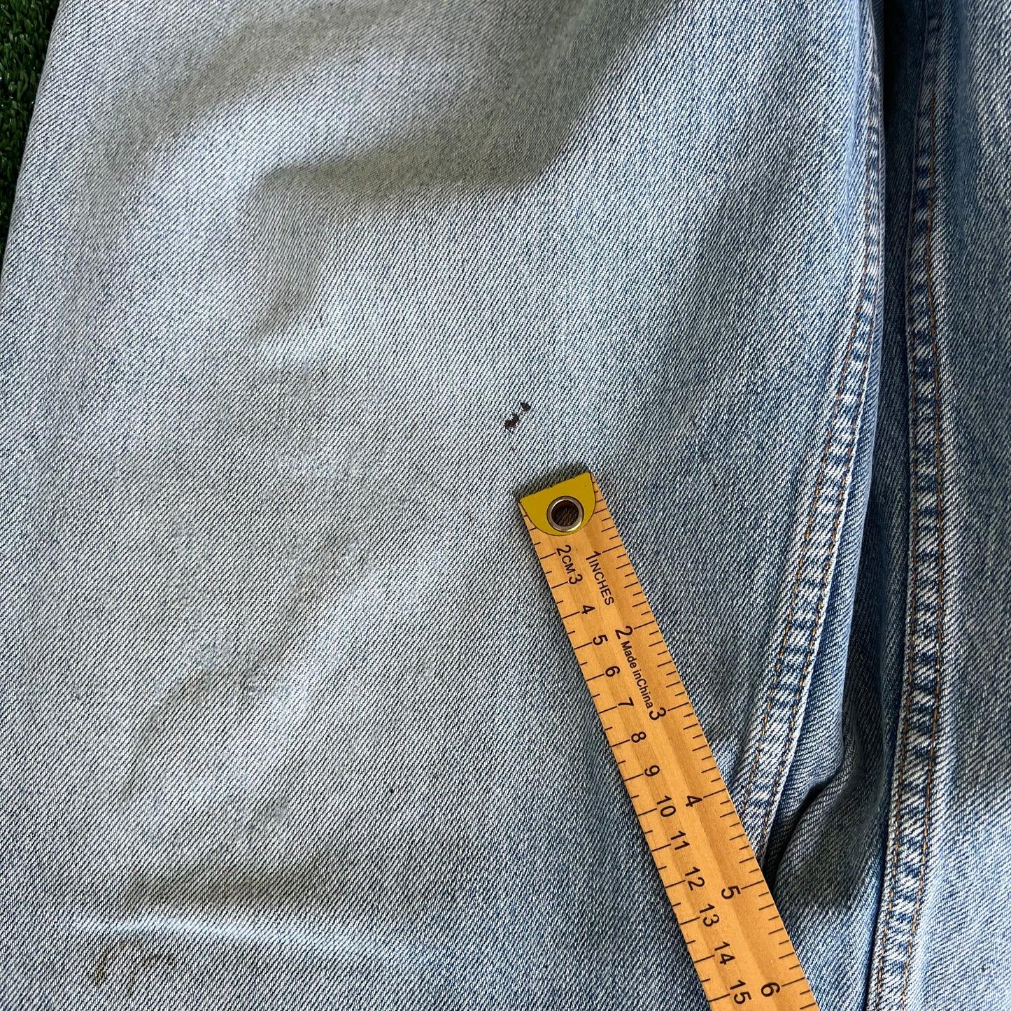90s Levi's 560 Baggy Tapered Distressed Light Wash Blue Jeans - 34x33.5"