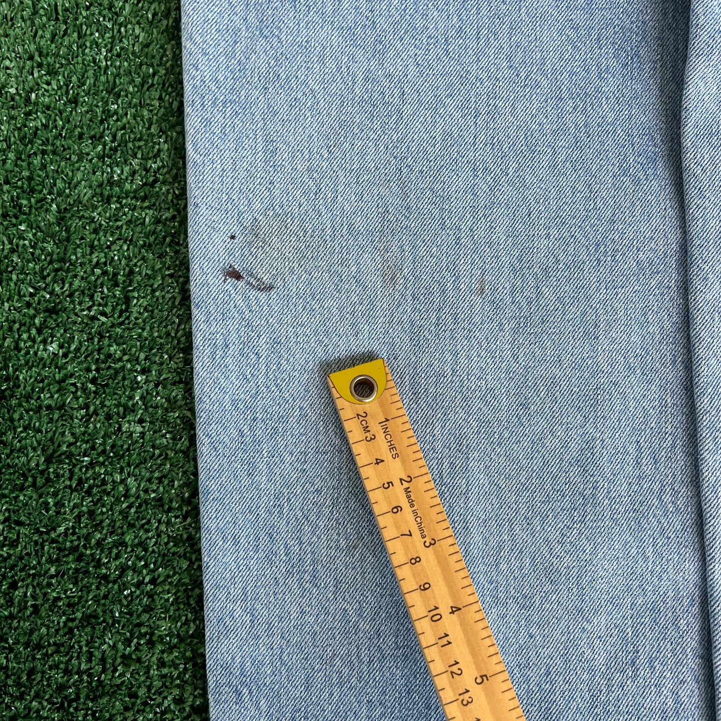 90s Levi's 560 Baggy Tapered Distressed Light Wash Blue Jeans - 34x33.5"