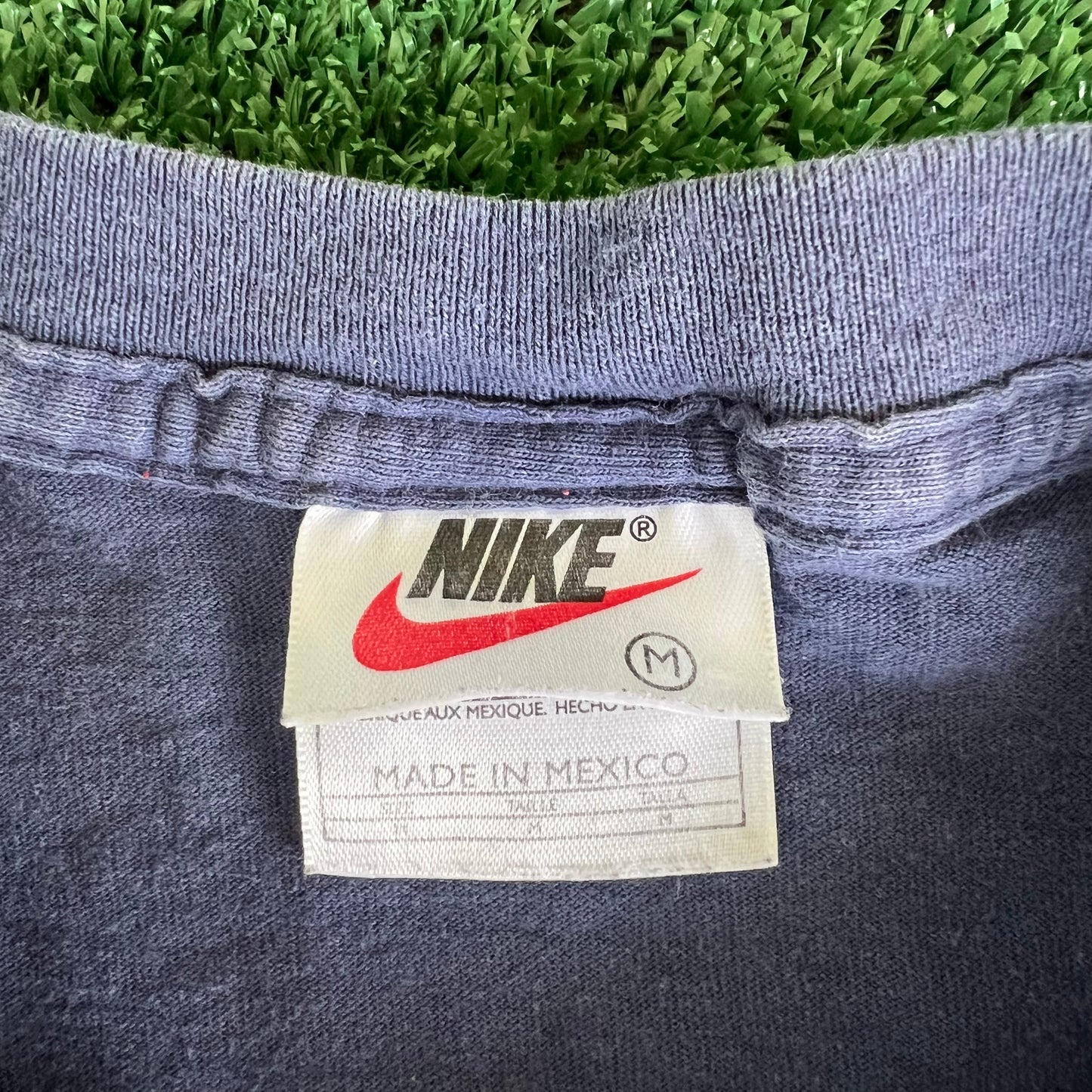 Women's 90s Nike White Tag Infinity Sex Symbol Swoosh Blue T-Shirt - Medium 18.25x22.25"