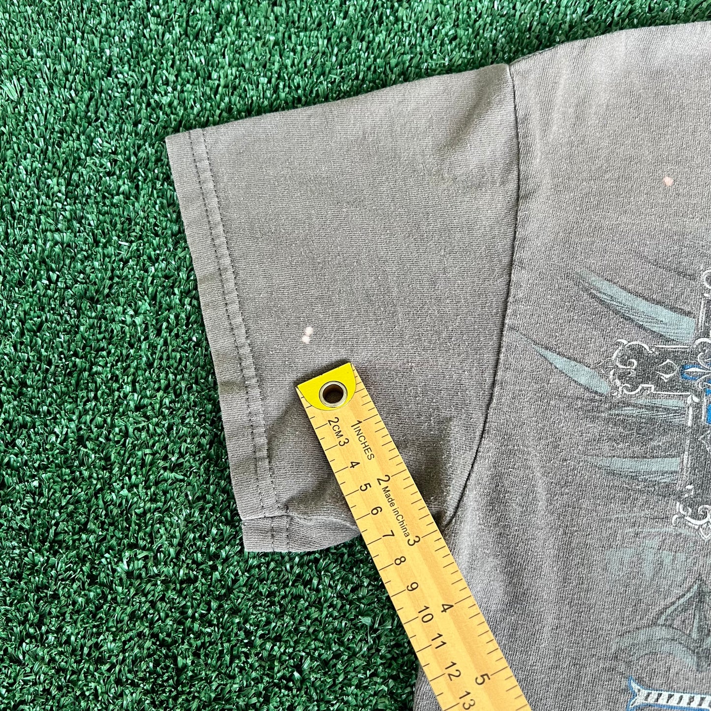 Y2K Devotion Cross Tribal Jesus Faded Gray T-Shirt - Medium
