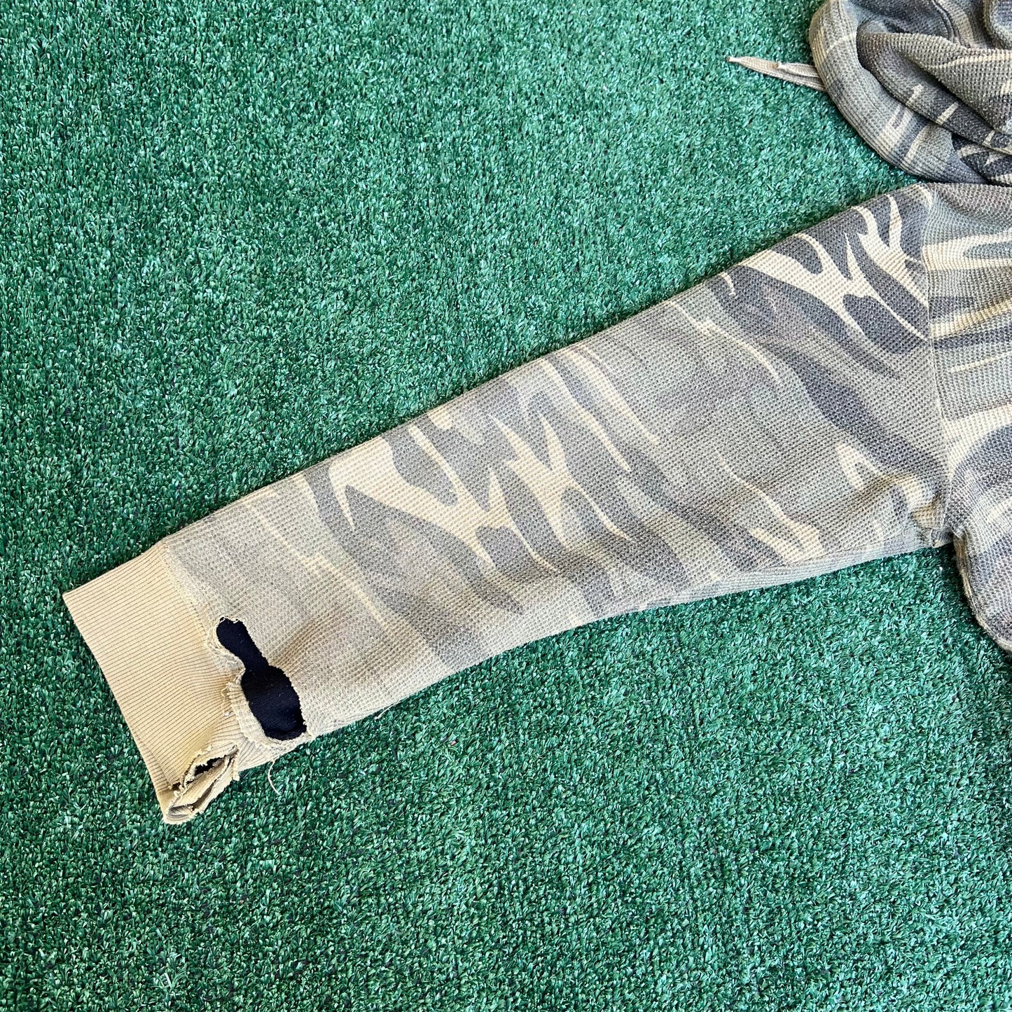 VTG Y2K Men's Woodland Camouflage Tribal Sherpa Zip Up Distressed Hoodie - Small