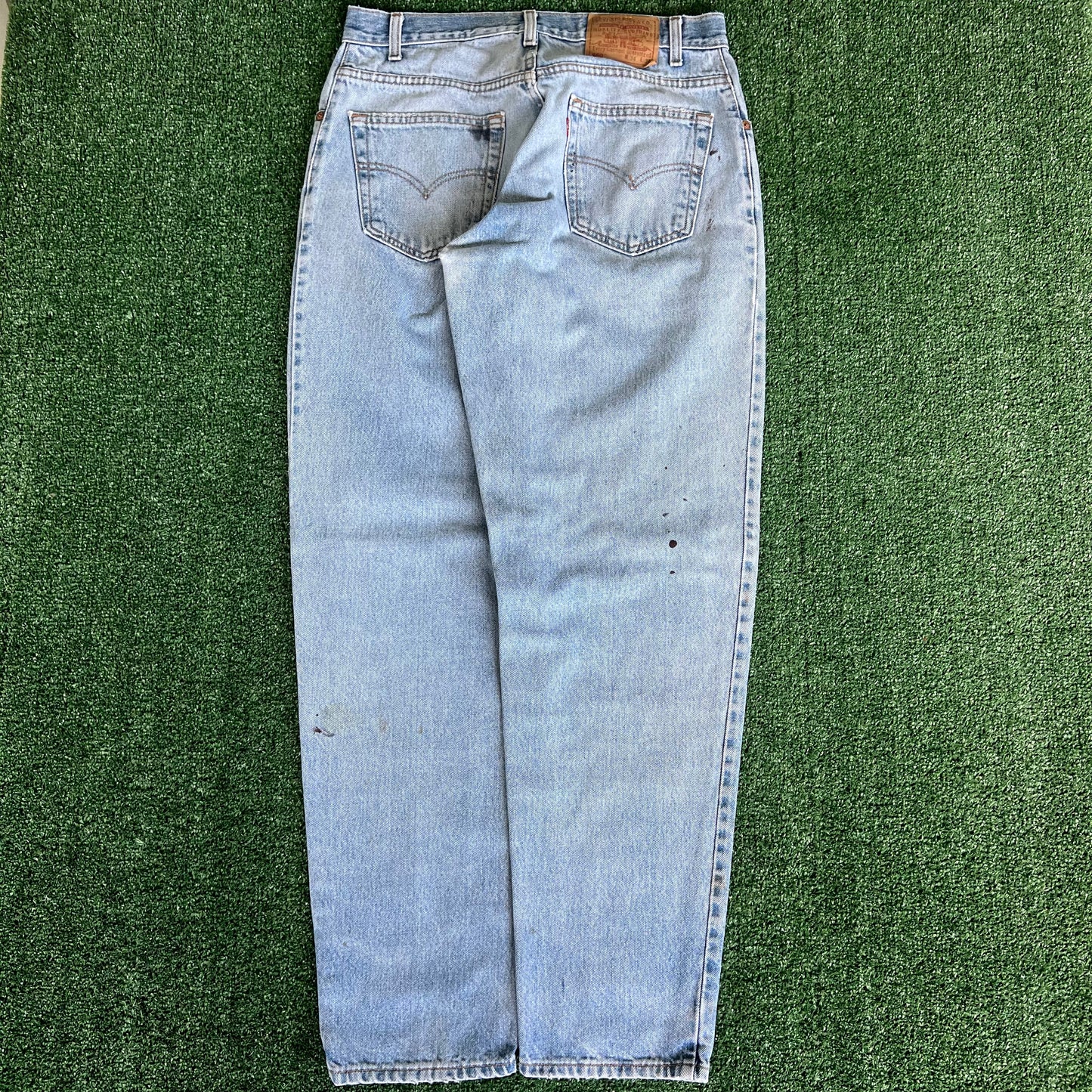 90s Levi's 560 Baggy Tapered Distressed Light Wash Blue Jeans - 34x33.5"