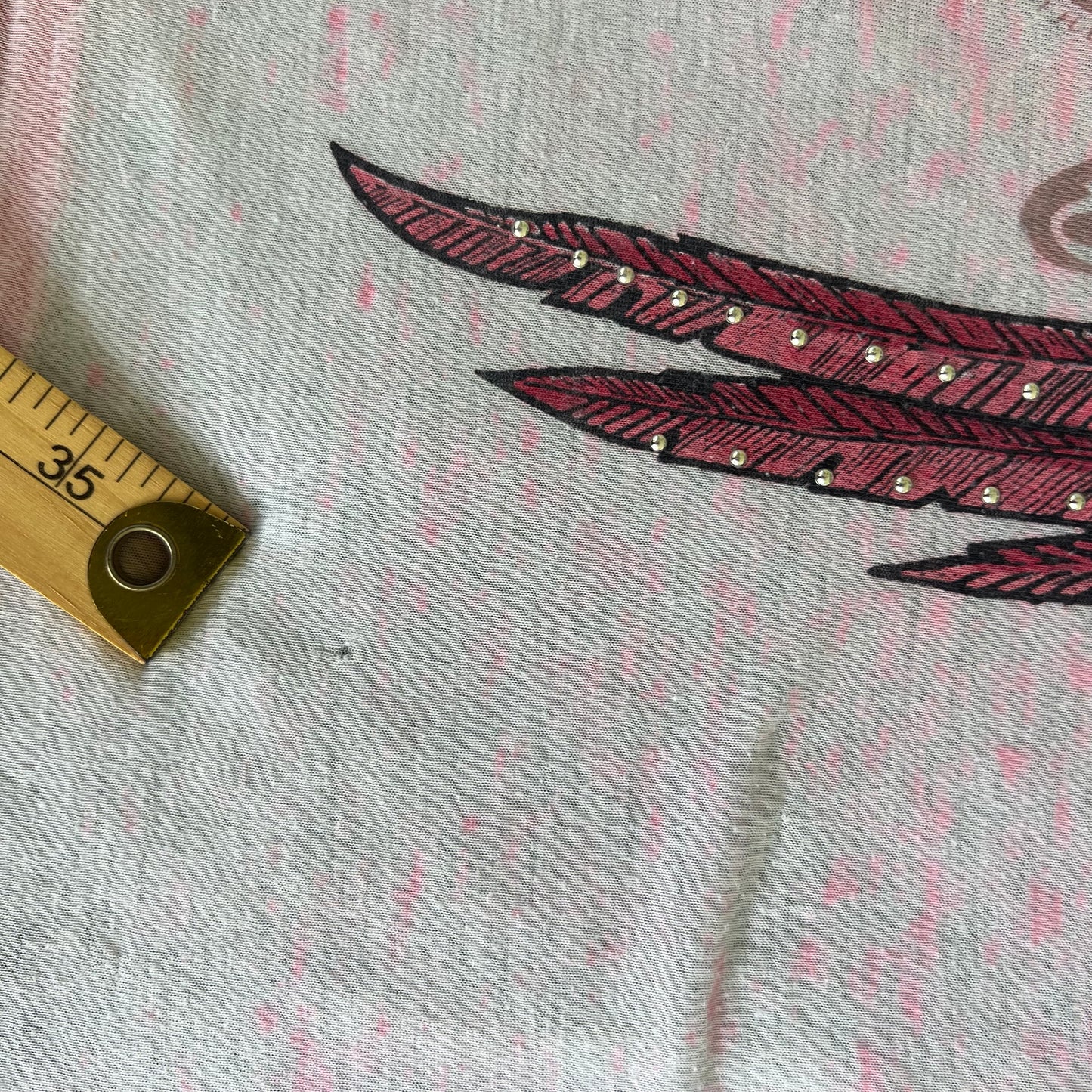 Women's Y2K Harley-Davidson Wings Tribal Thin White Pink Gradient Distressed T-Shirt - Small