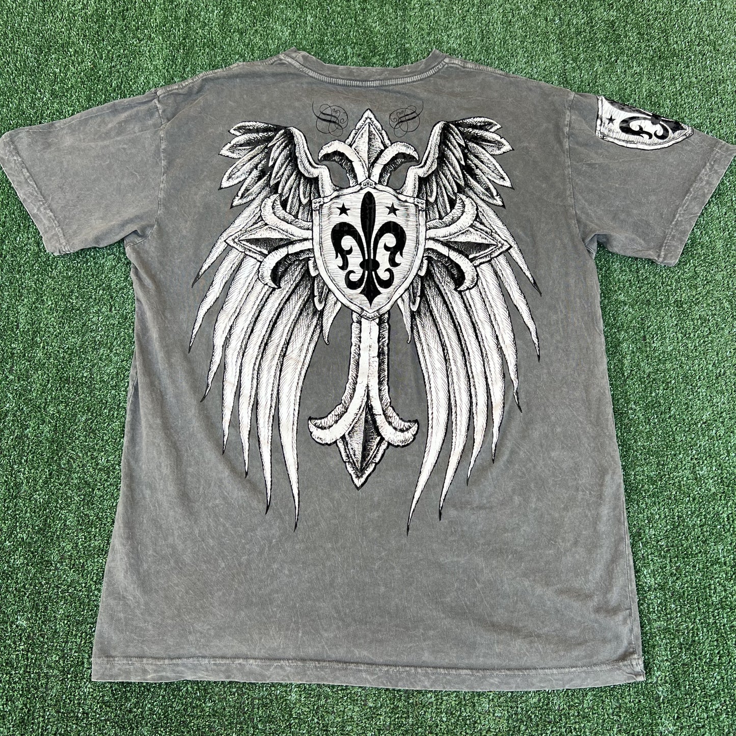 Vintage Y2K Mens Xtreme Couture Wings Saint Tribal Gray T-Shirt XL Jesse Pinkman