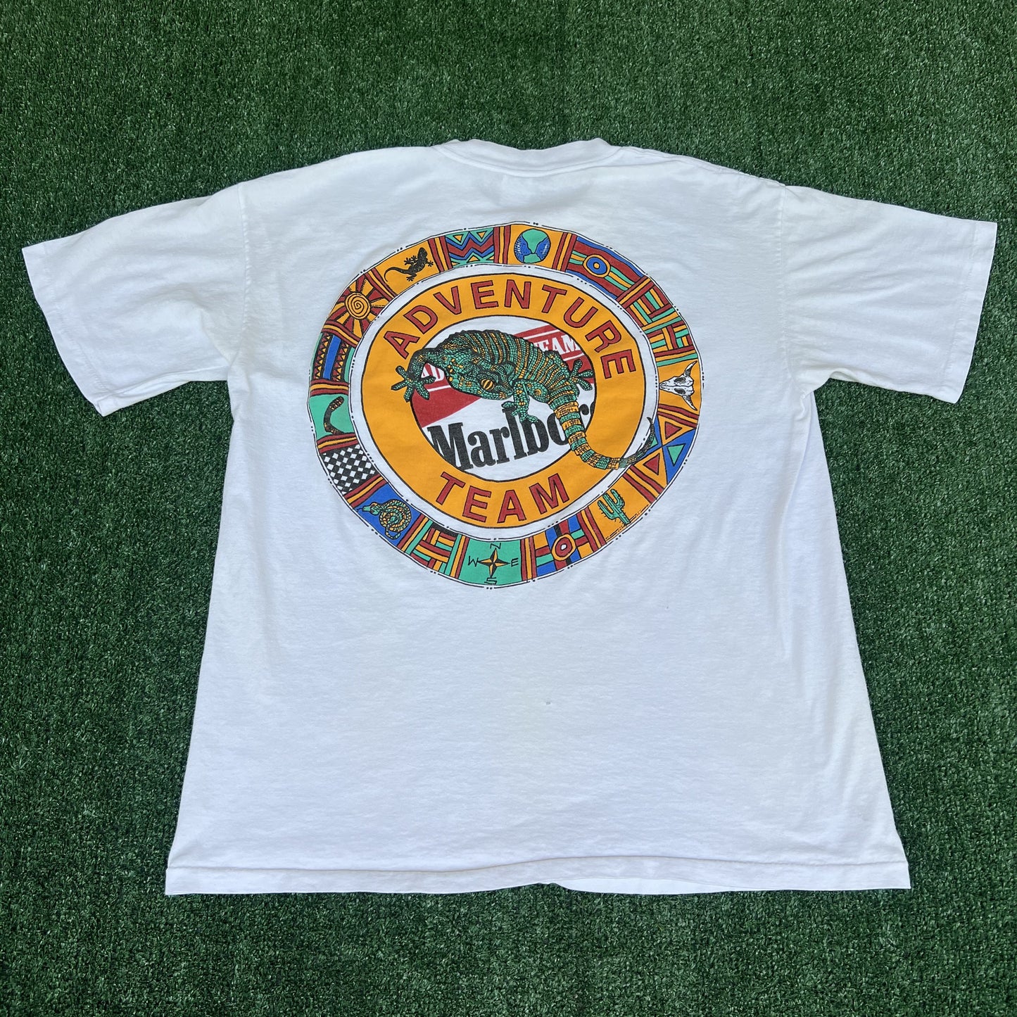 VTG Marlboro Adventure Team T-Shirt Mens XL White Aztec Lizard Pocket 90s