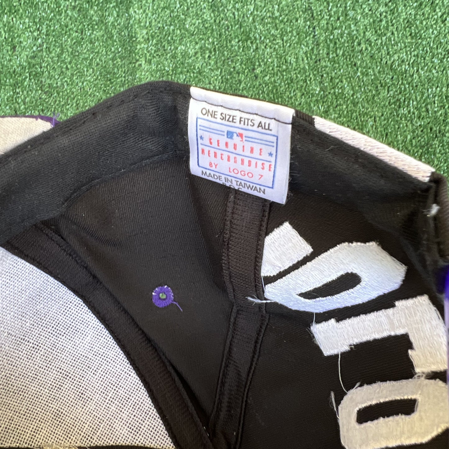 NWT VTG Logo Athletic Colorado Rockies Snapback Hat – Black Blockhead Logo, Gray Underbrim