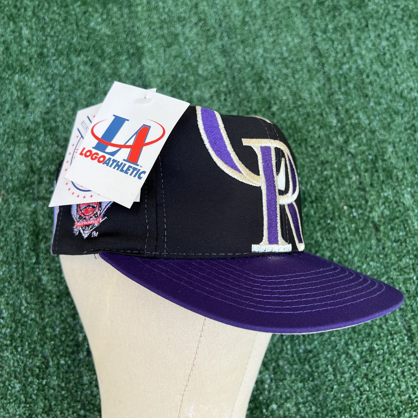 NWT VTG Logo Athletic Colorado Rockies Snapback Hat – Black Blockhead Logo, Gray Underbrim