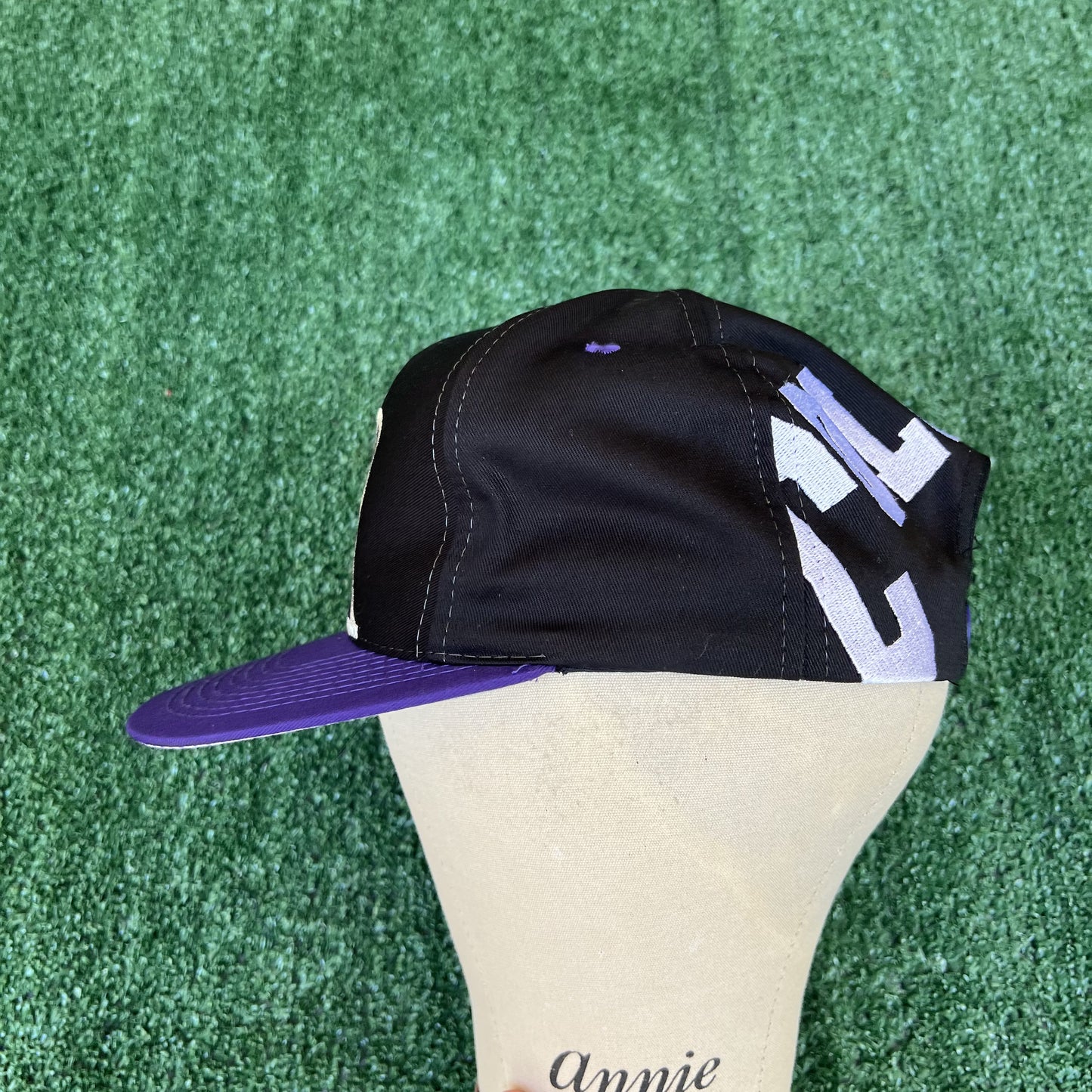 NWT VTG Logo Athletic Colorado Rockies Snapback Hat – Black Blockhead Logo, Gray Underbrim