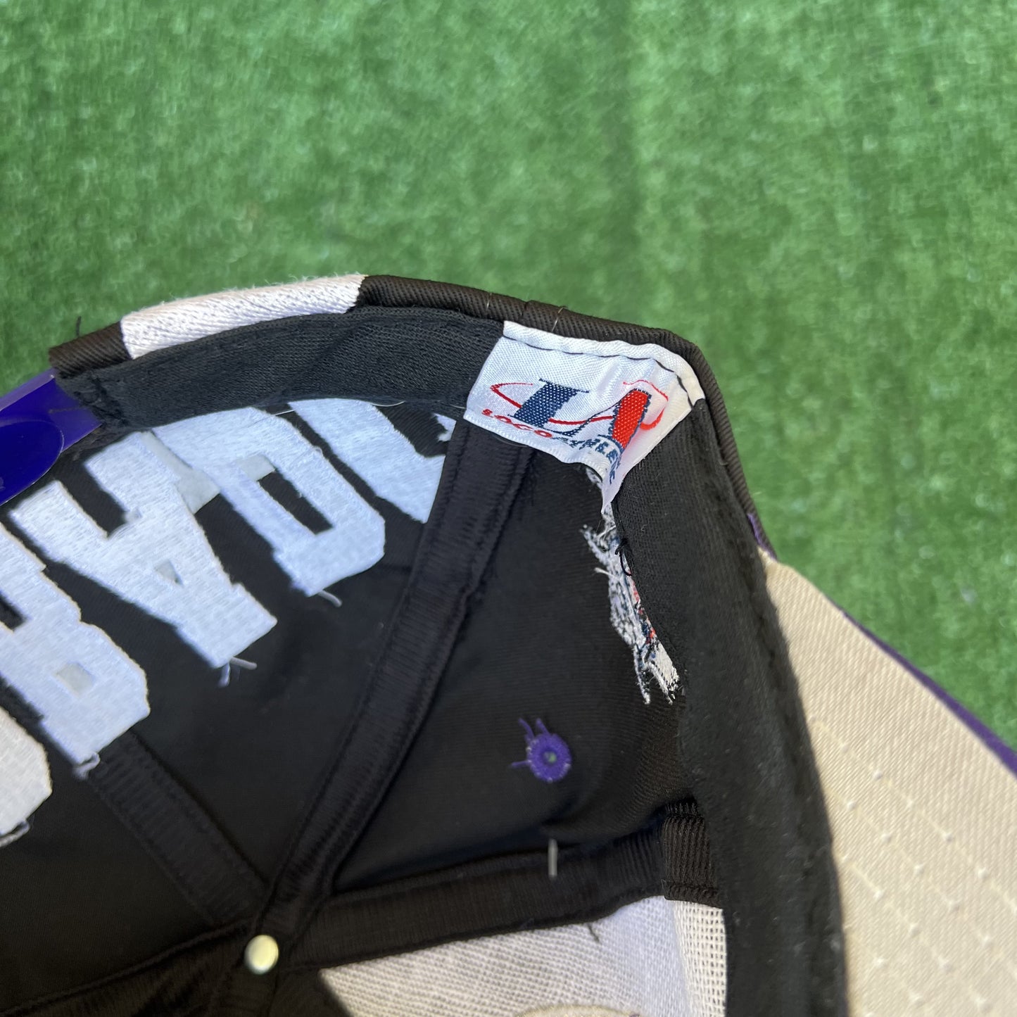 NWT VTG Logo Athletic Colorado Rockies Snapback Hat – Black Blockhead Logo, Gray Underbrim