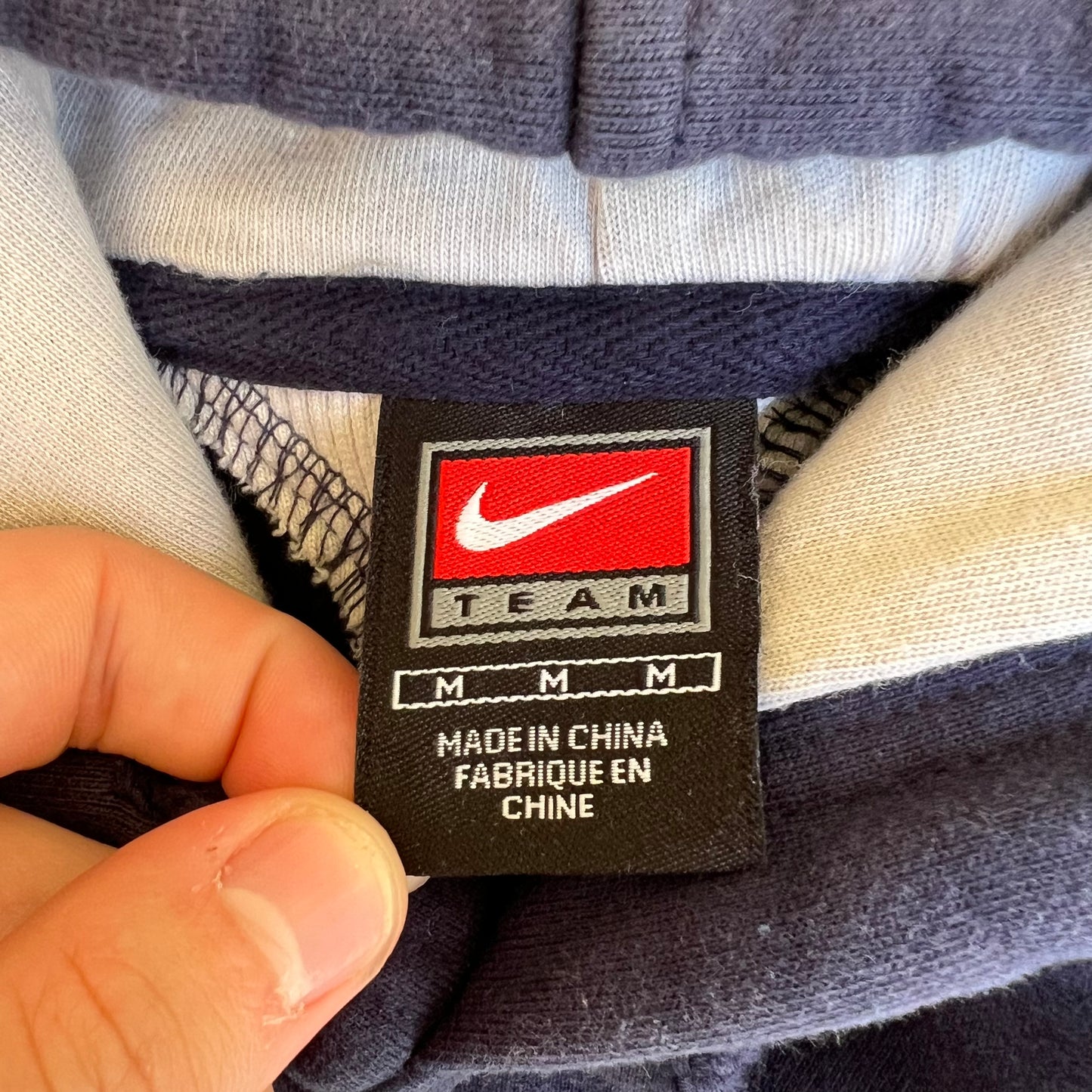 Vintage Y2K Men's Nike Connecticut Huskies Center Swoosh Blue Boxy Hoodie Medium