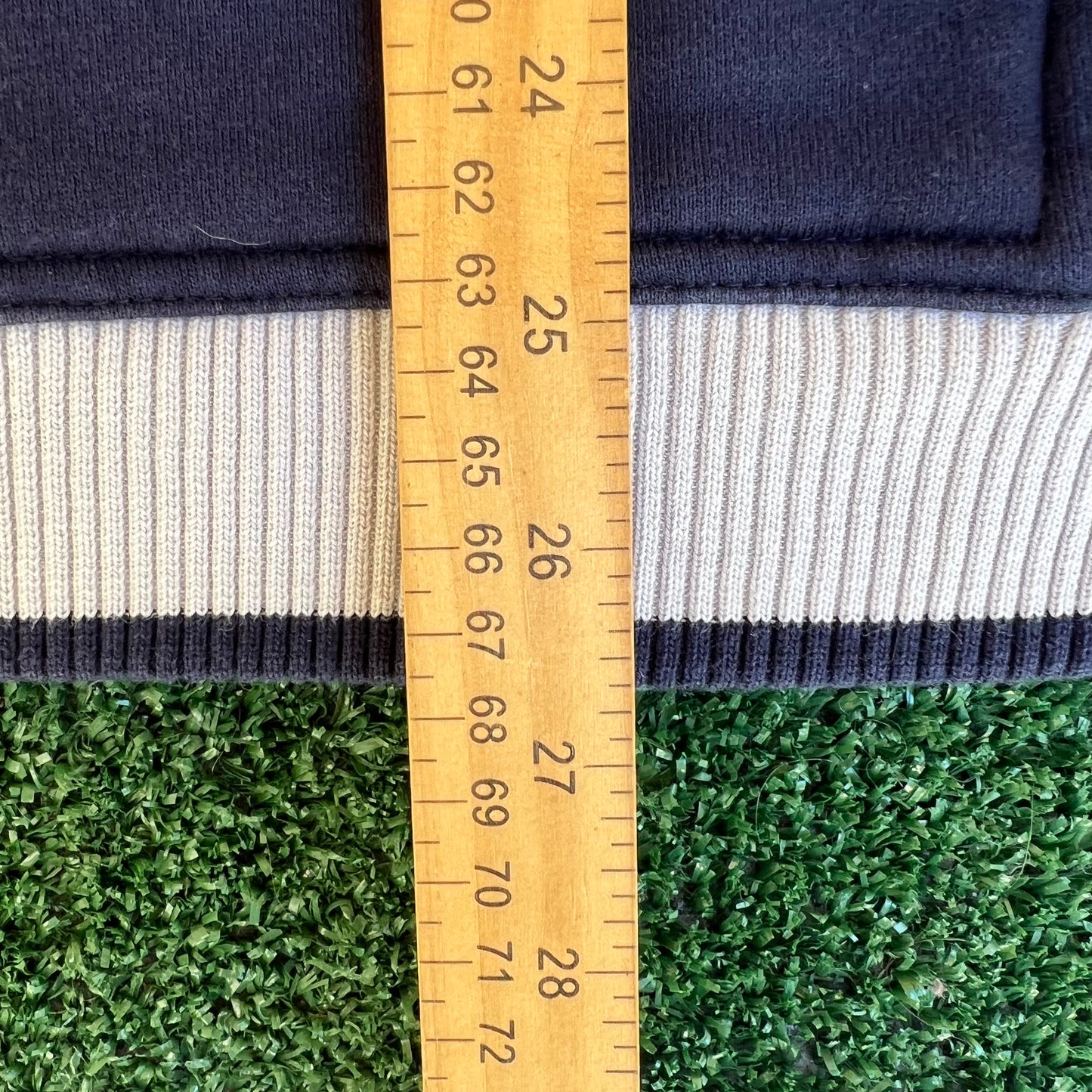 Vintage Y2K Men's Nike Connecticut Huskies Center Swoosh Blue Boxy Hoodie Medium