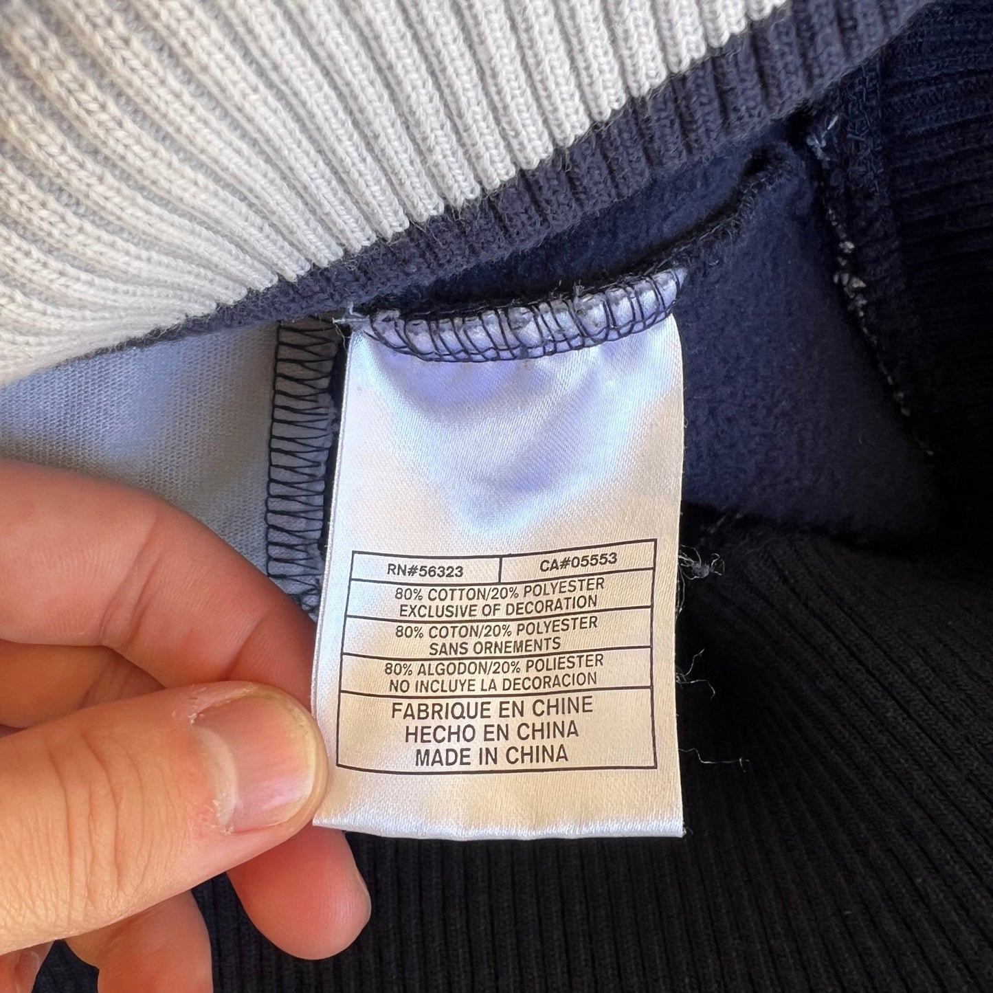 Vintage Y2K Men's Nike Connecticut Huskies Center Swoosh Blue Boxy Hoodie Medium