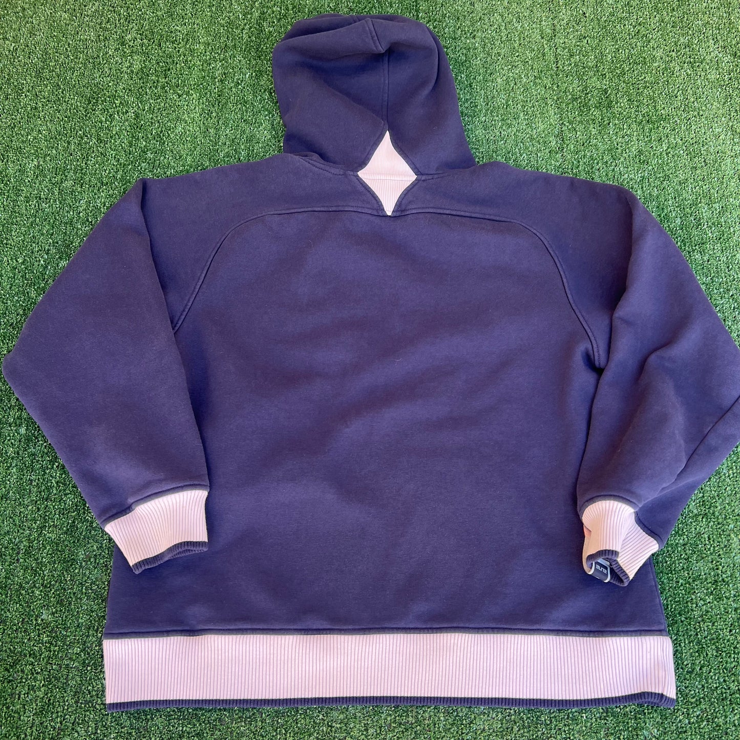 Vintage Y2K Men's Nike Connecticut Huskies Center Swoosh Blue Boxy Hoodie Medium
