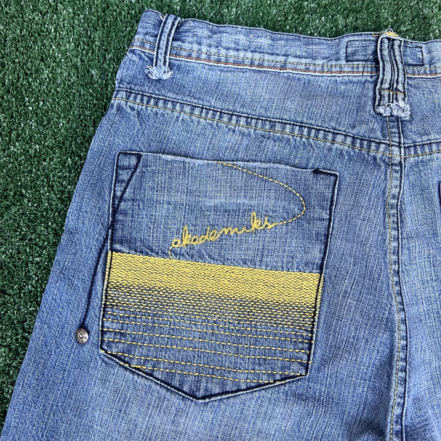 Vintage Y2K Men's Akademiks Blue Yellow Embroidered Baggy Jean Shorts Long 34x11