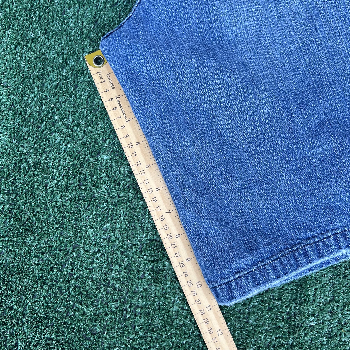 Vintage Y2K Men's Akademiks Blue Yellow Embroidered Baggy Jean Shorts Long 34x11