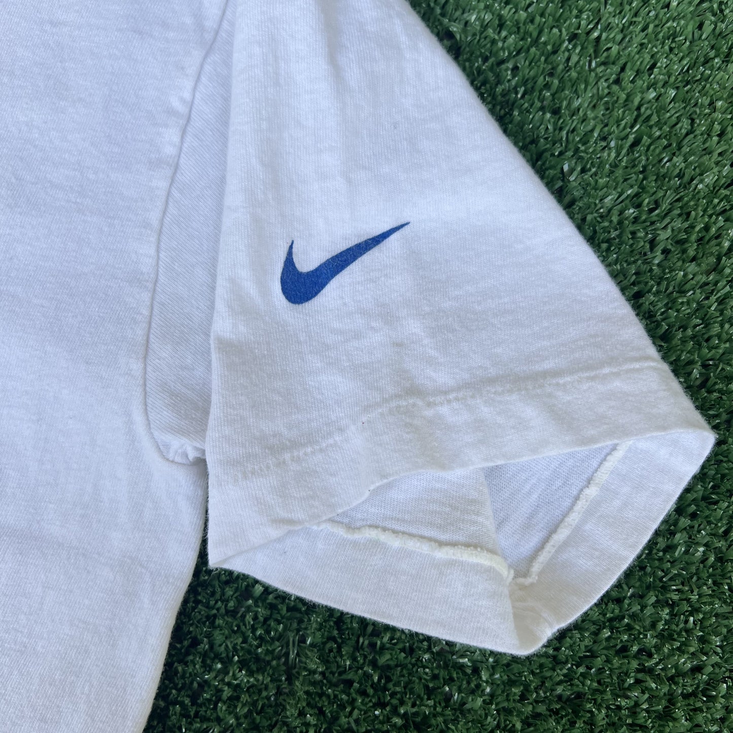 VTG 90s Men's Nike Eesti Estonia Soccer Team White Gray Tag T-Shirt Small 35-37