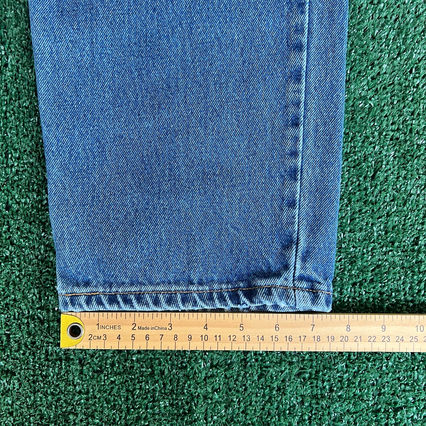 90s Levi's 550  Relaxed Taper Blue Jeans - 32x30.5"