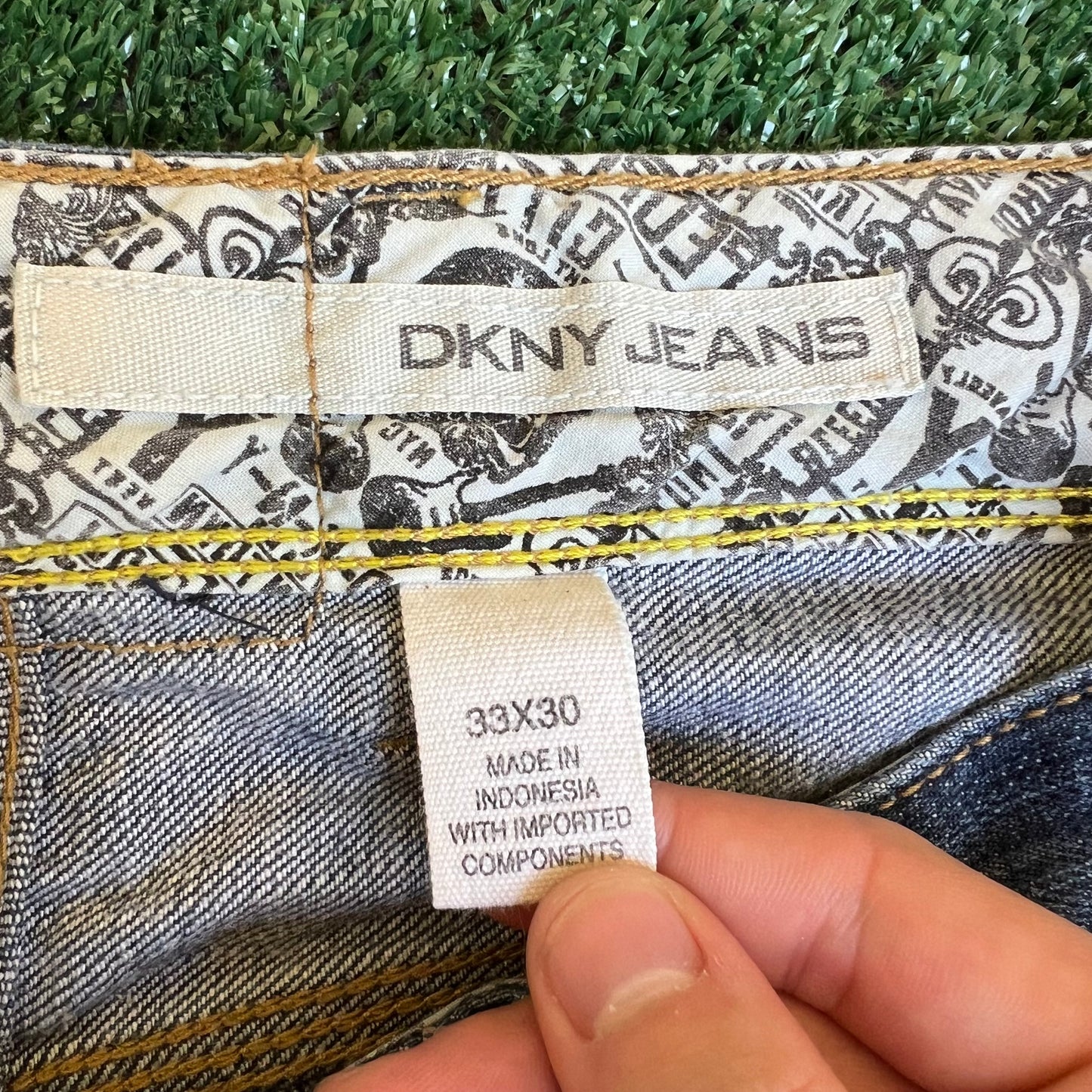 Vintage Y2K Men's DKNY SOHO Relaxed Straight Tribal Embroider Blue Jeans 34x29"