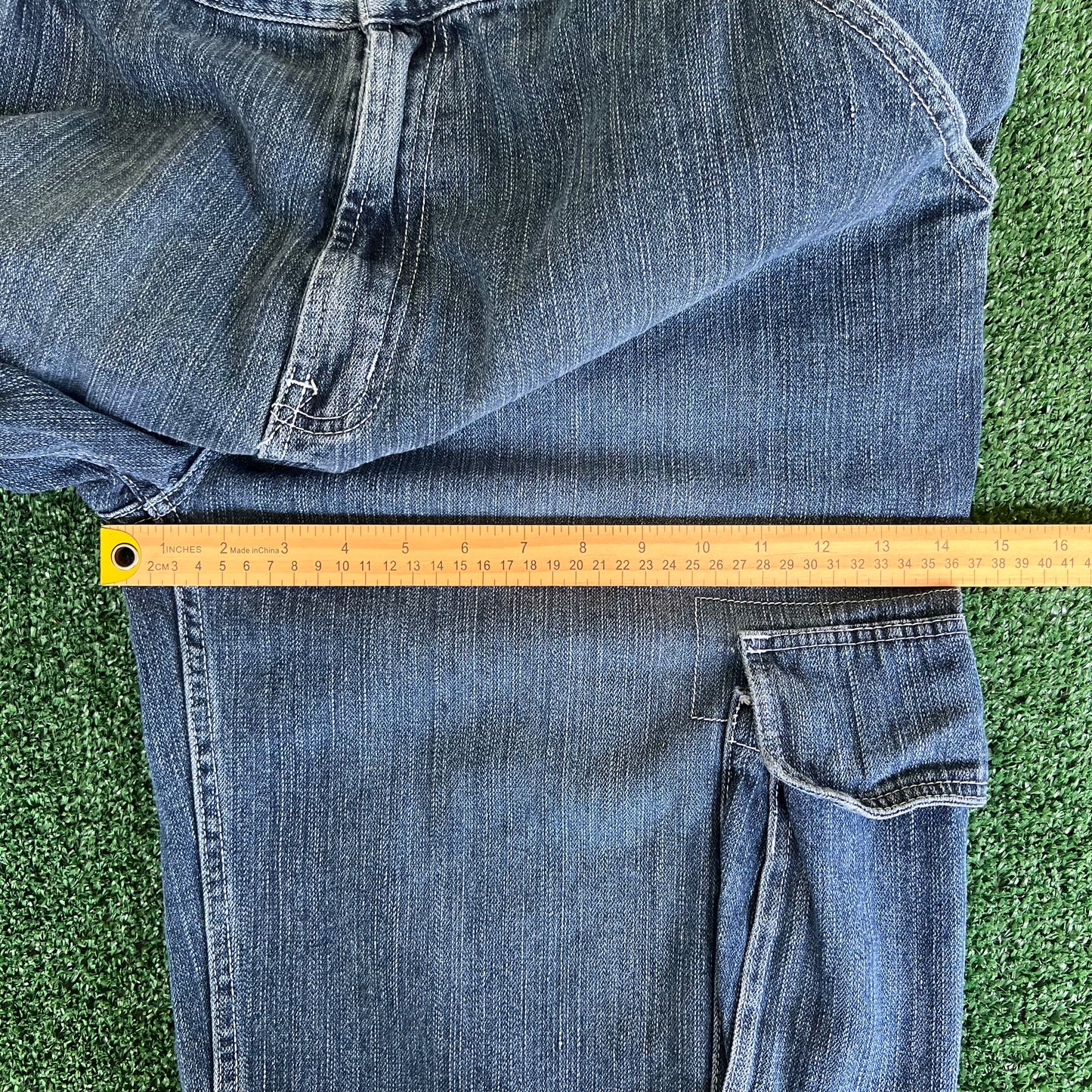 Y2K Bugle Boy Cargo Baggy Medium Wash Blue Jean Shorts - 39x12.5"