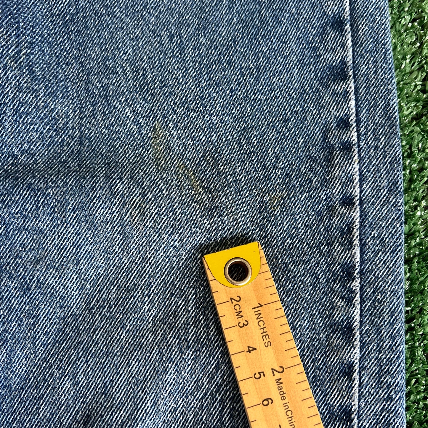 90s Levi's 550  Relaxed Taper Blue Jeans - 32x30.5"