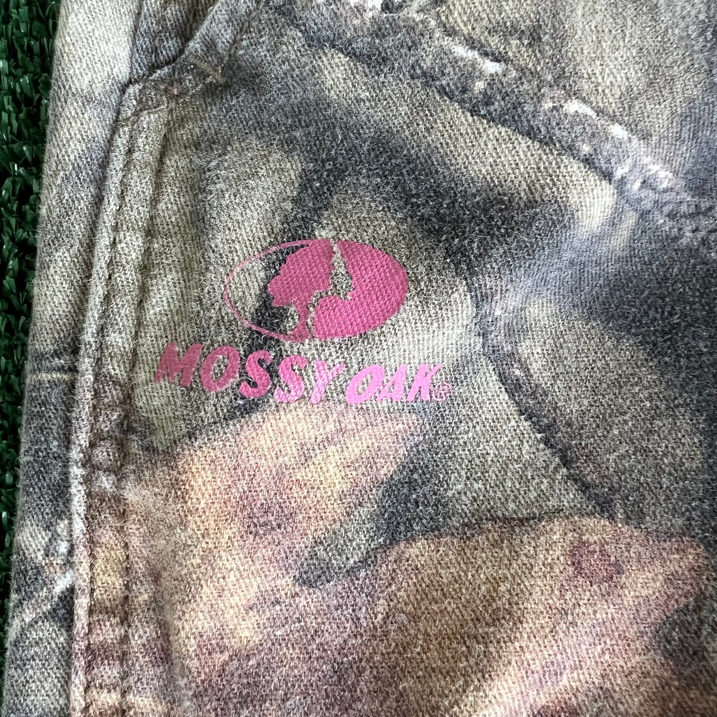 Women's Y2K Mossy Oak Camouflage Cargo Pants - 31x30.25" Small