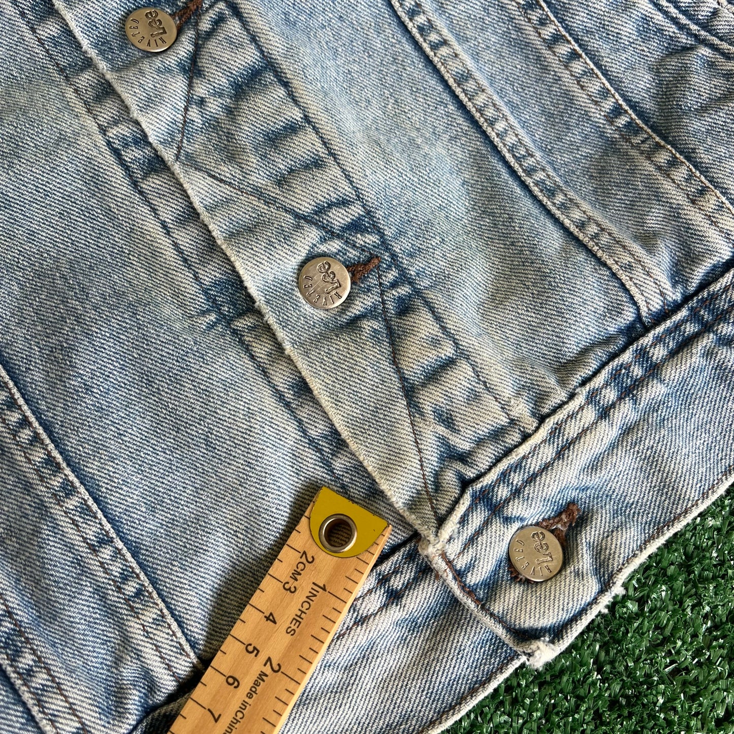 90s Lee Riveted Light Wash Blue Jean Jacket - Medium