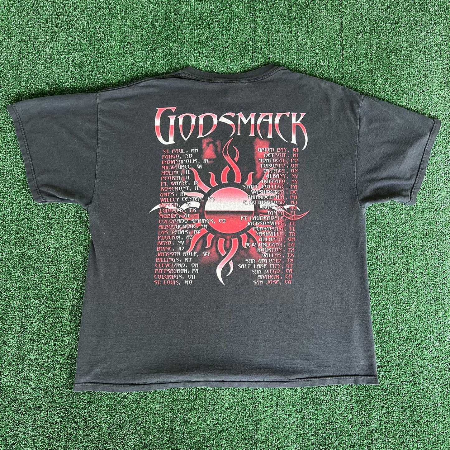 2003 Godsmack Post Grunge Hard Rock Band Faceless Tour Concert Faded Black T-Shirt - XL