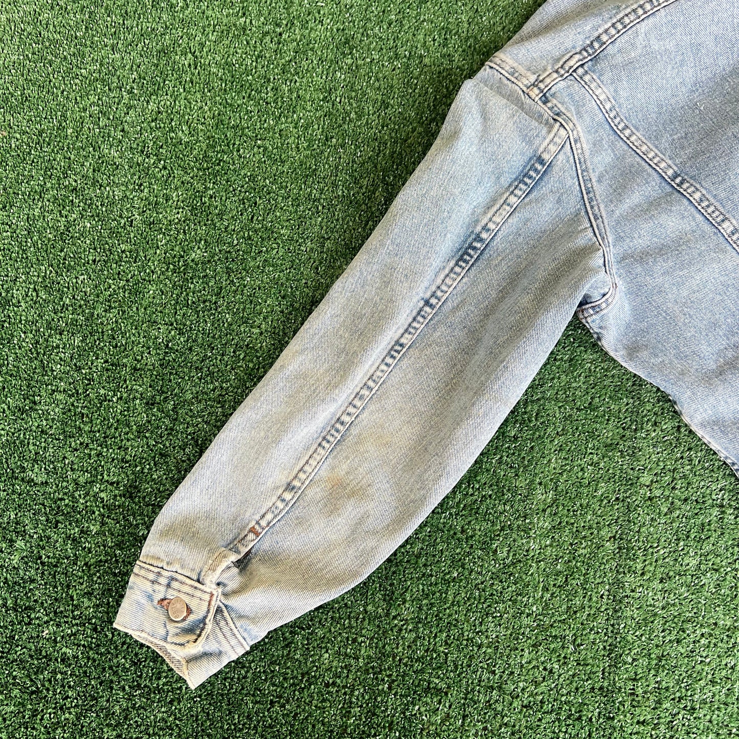 90s Lee Riveted Light Wash Blue Jean Jacket - Medium