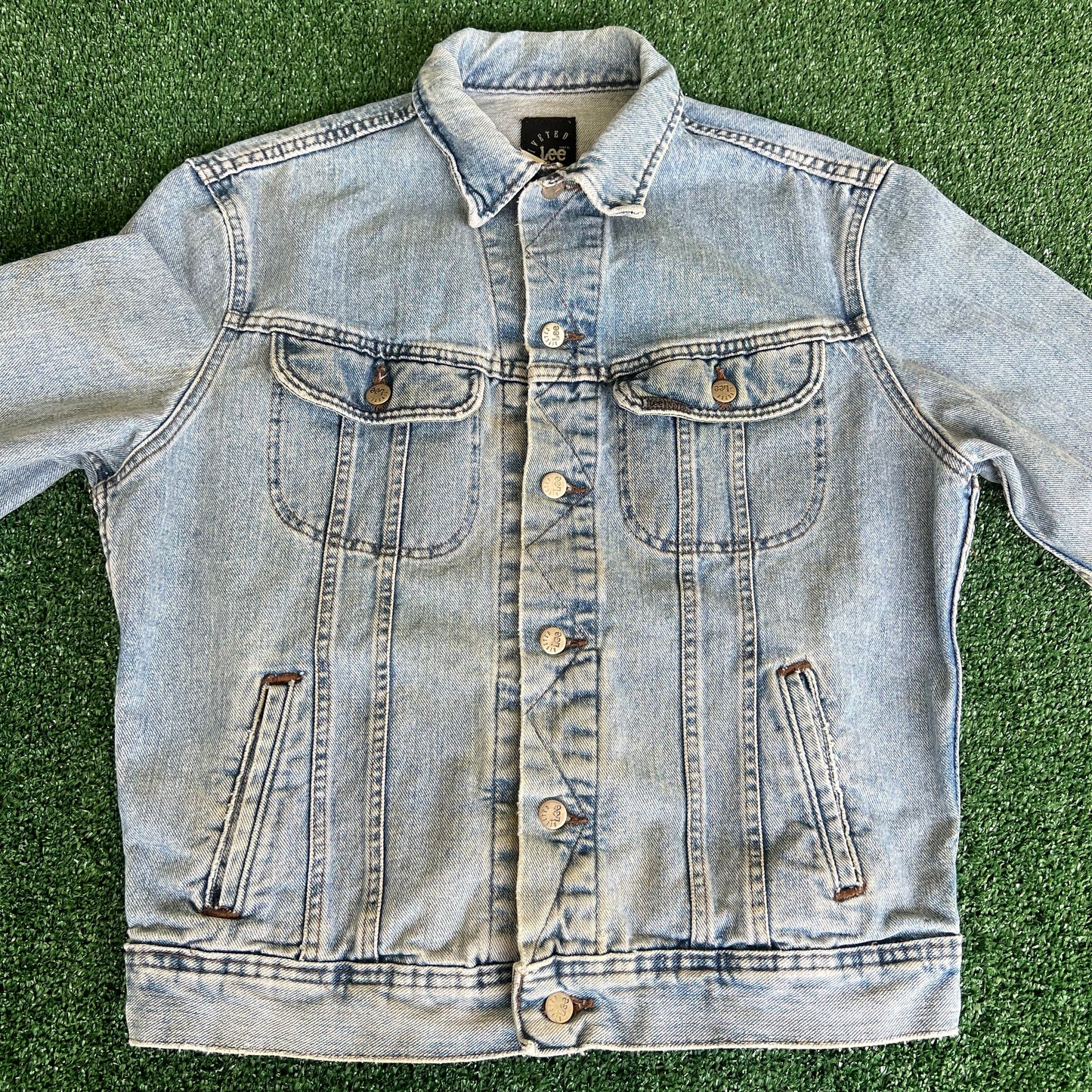 90s Lee Riveted Light Wash Blue Jean Jacket - Medium
