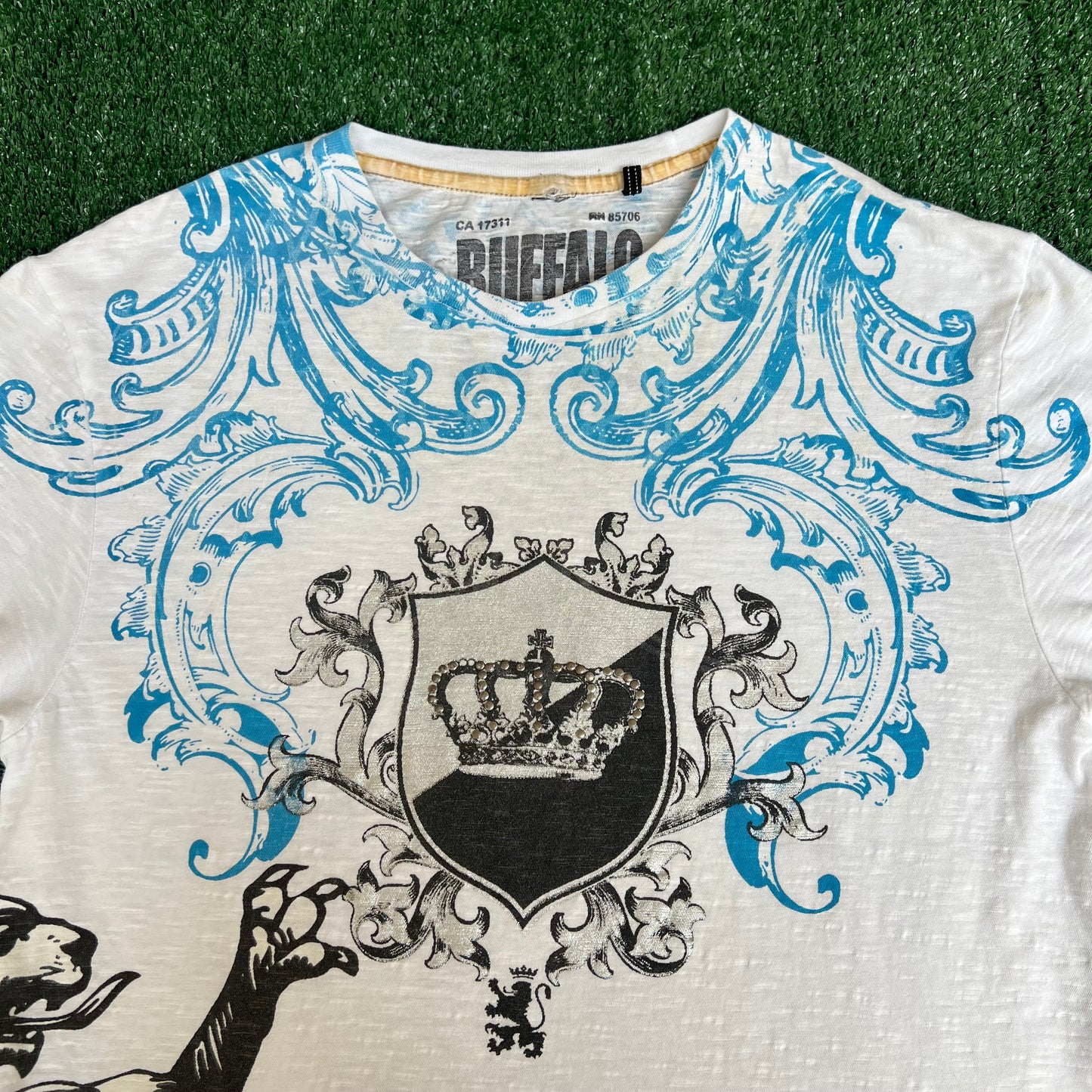 Vintage Y2K Mens David Bitton AOP Tribal Crown White T-Shirt Small Jesse Pinkman