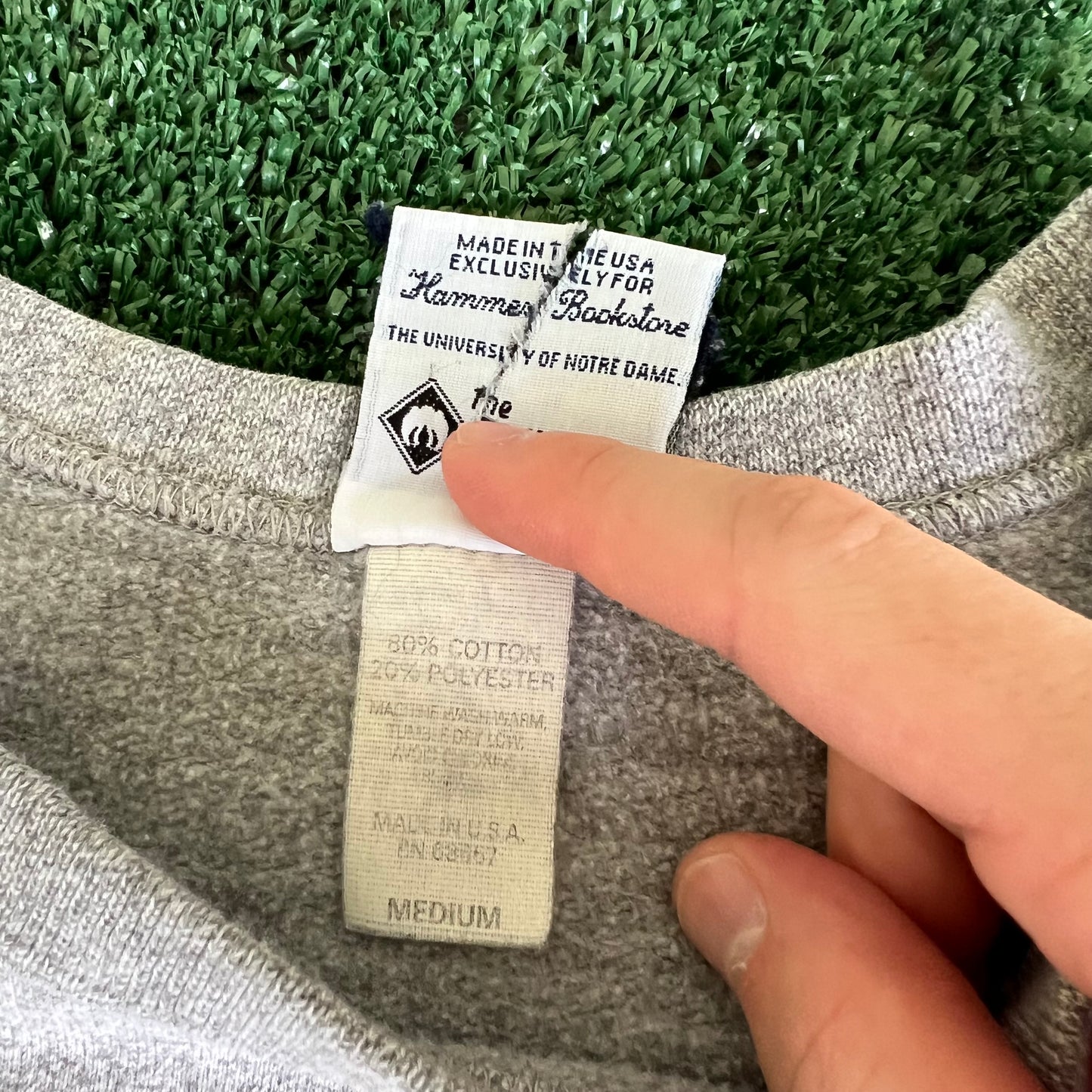 90s Men's Notre Dame Fighting Irish Gray Sweatshirt - Medium 22x25" USA