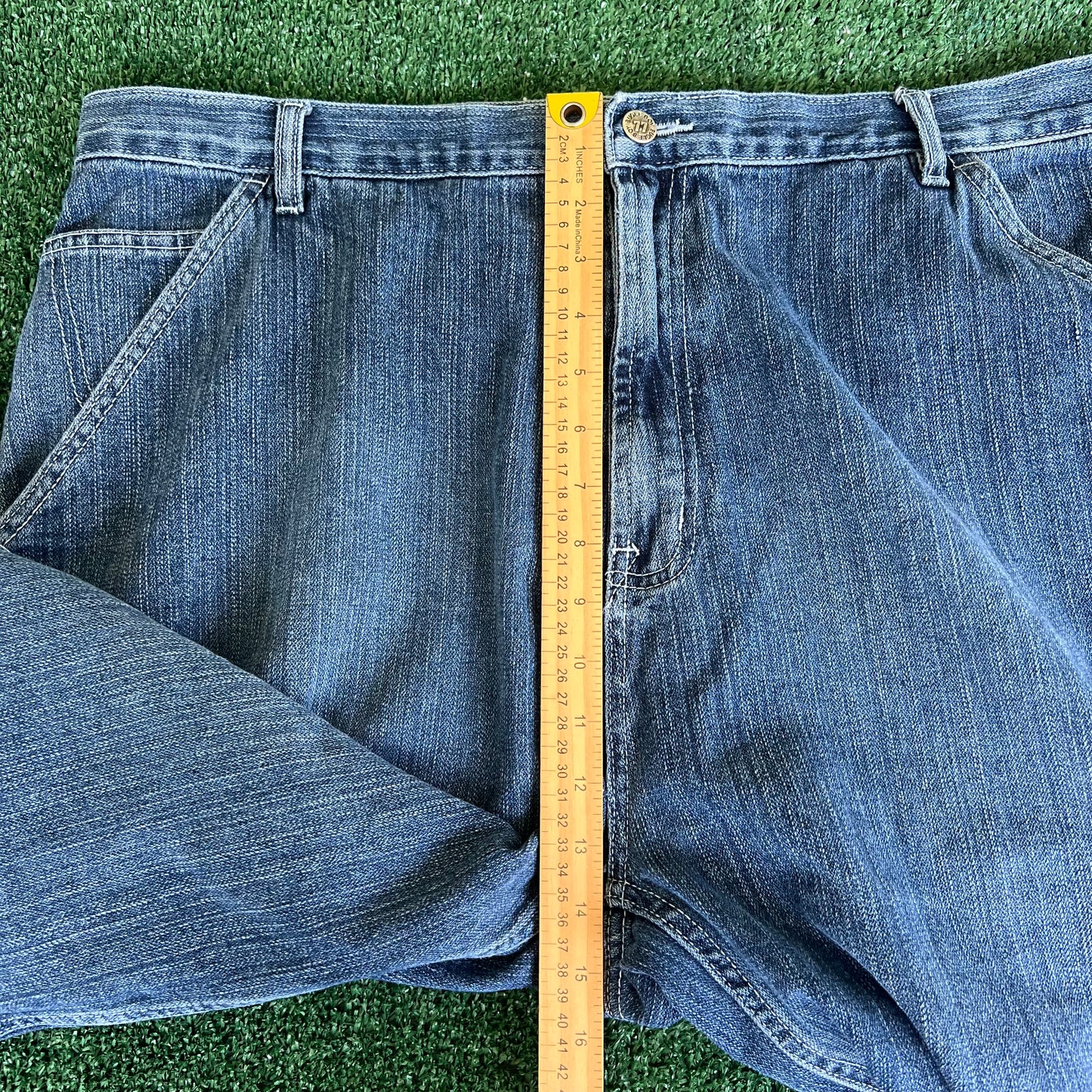 Y2K Bugle Boy Cargo Baggy Medium Wash Blue Jean Shorts - 39x12.5"