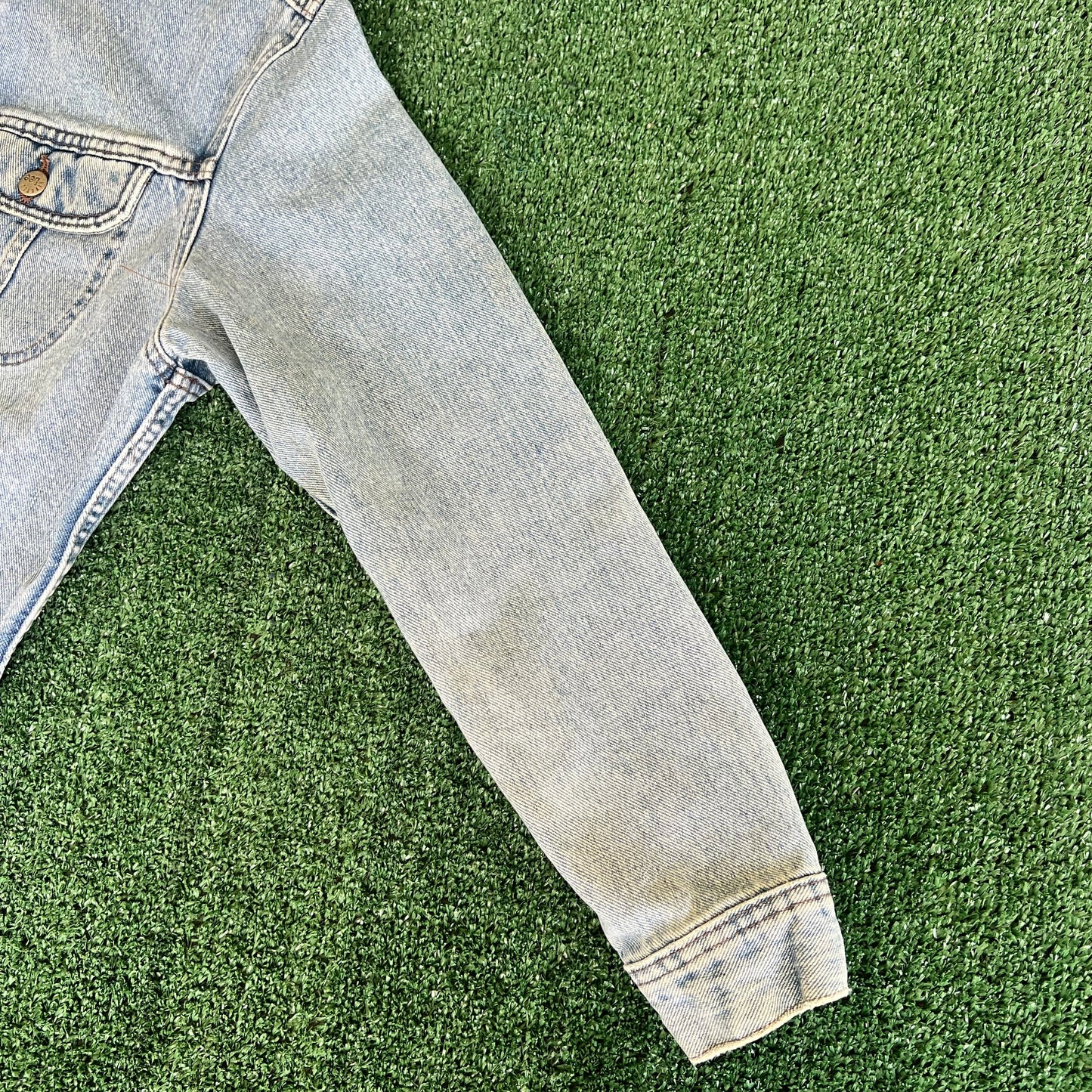 90s Lee Riveted Light Wash Blue Jean Jacket - Medium
