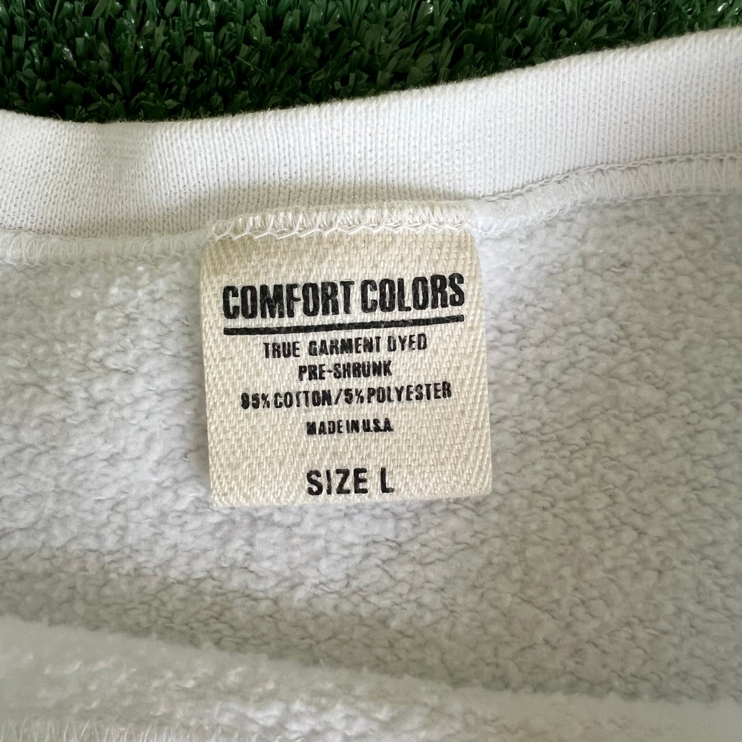 90s Wolves Nature White Crewneck Sweatshirt - Large