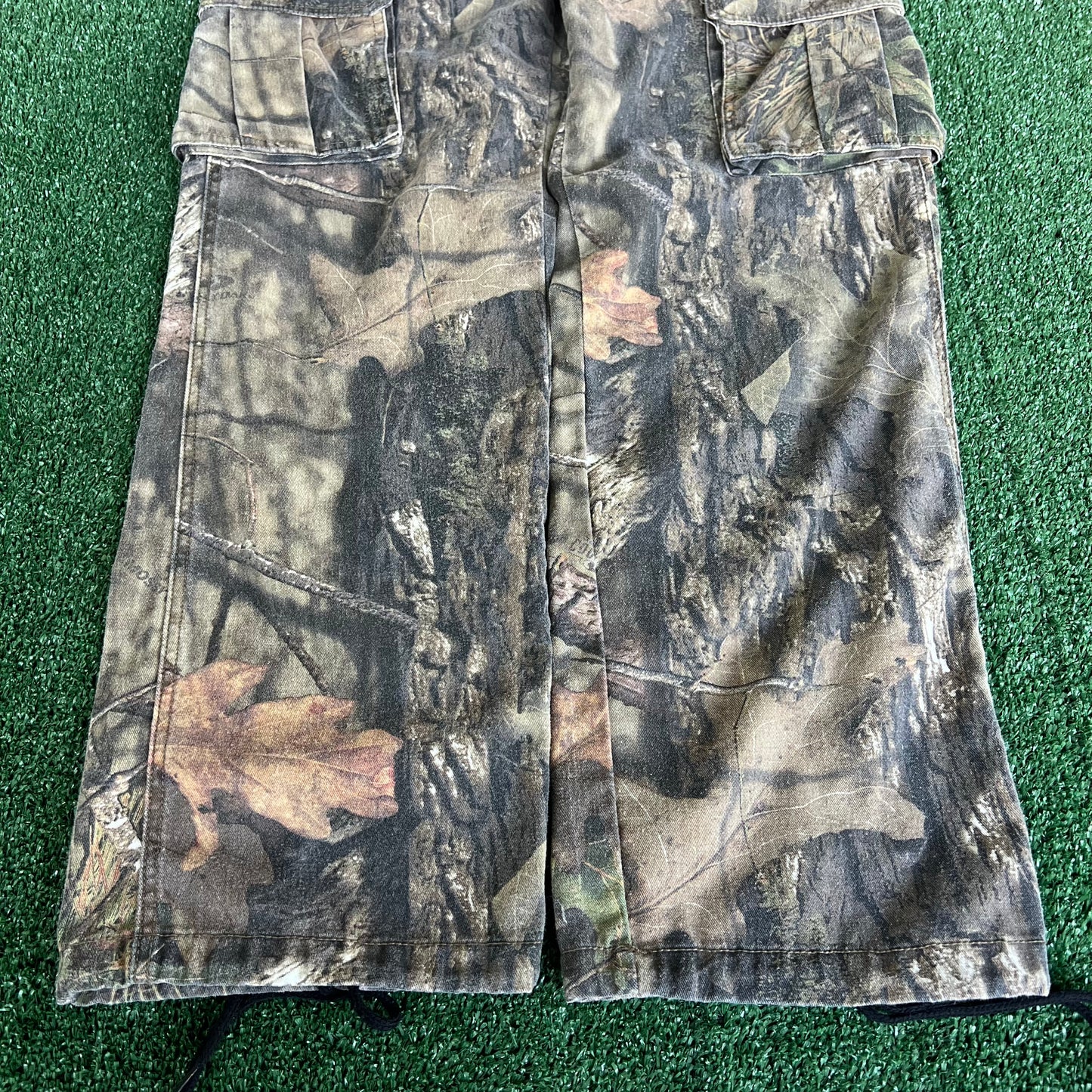 Women's Y2K Mossy Oak Camouflage Cargo Pants - 31x30.25" Small